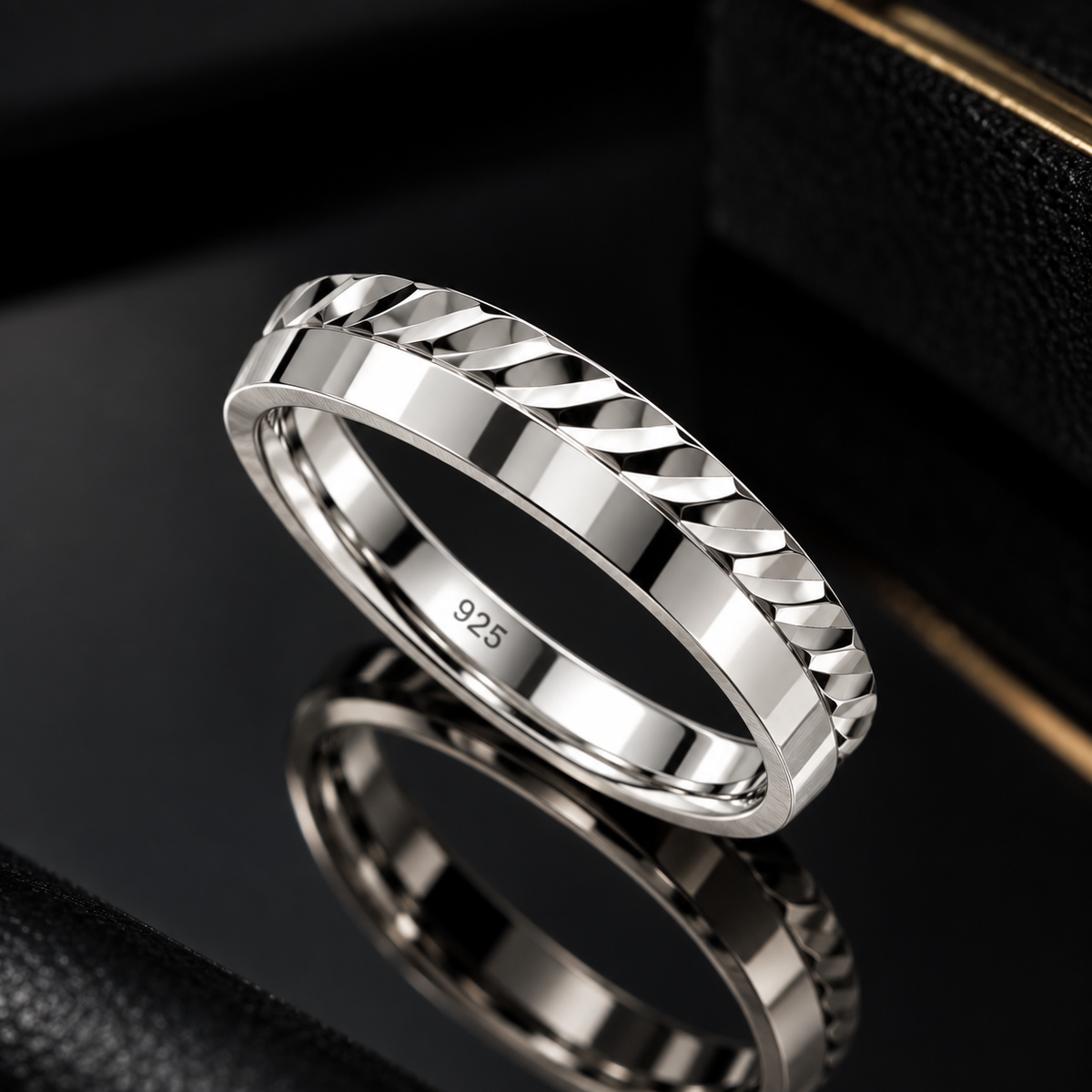 Diagonal Edge Textured Band