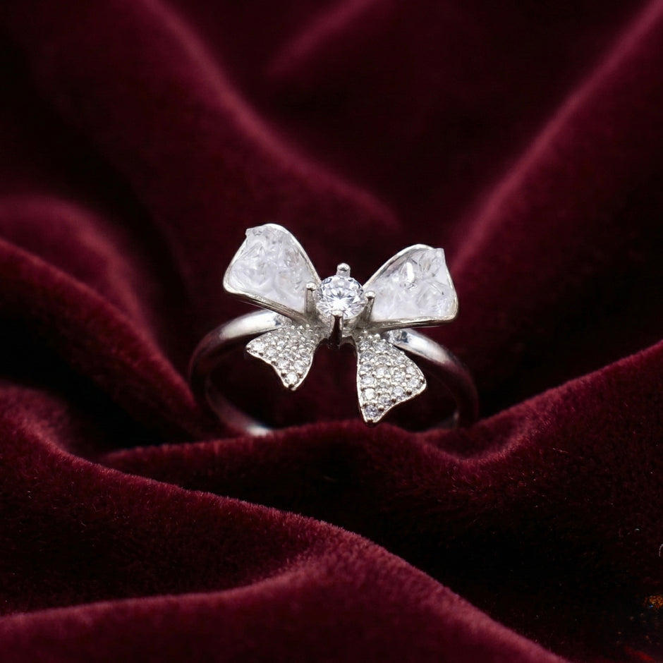 Elegant Bow Design Solitaire Ring