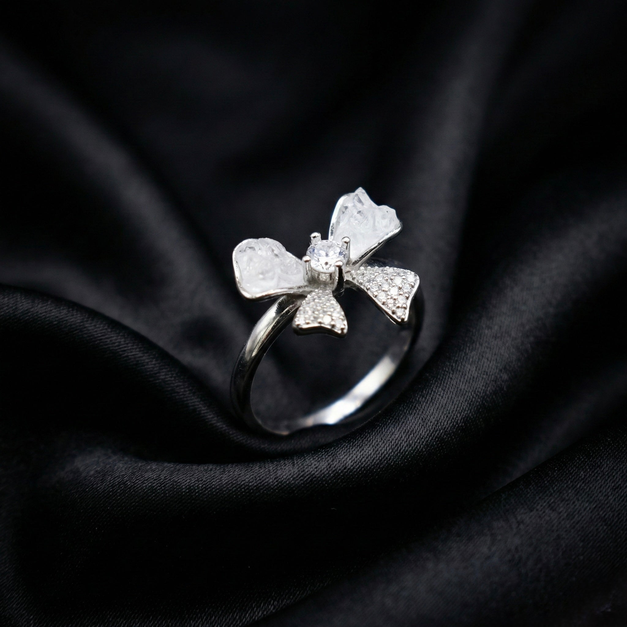 Elegant Bow Design Solitaire Ring
