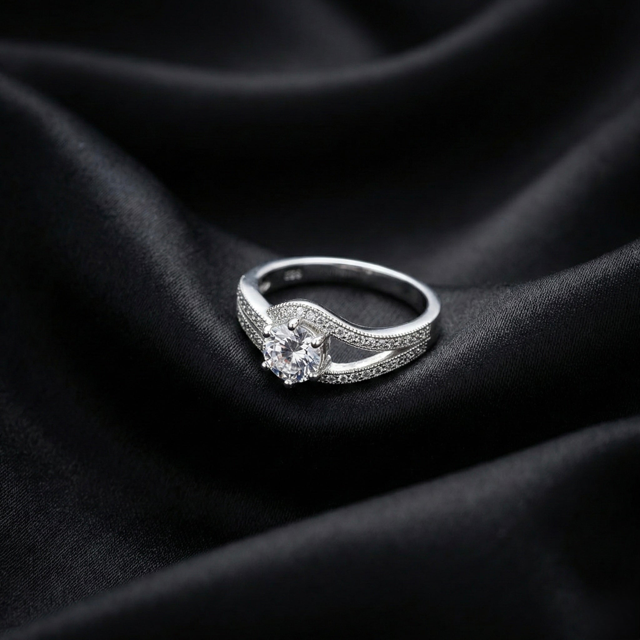 Round Solitaire Split Band Ring