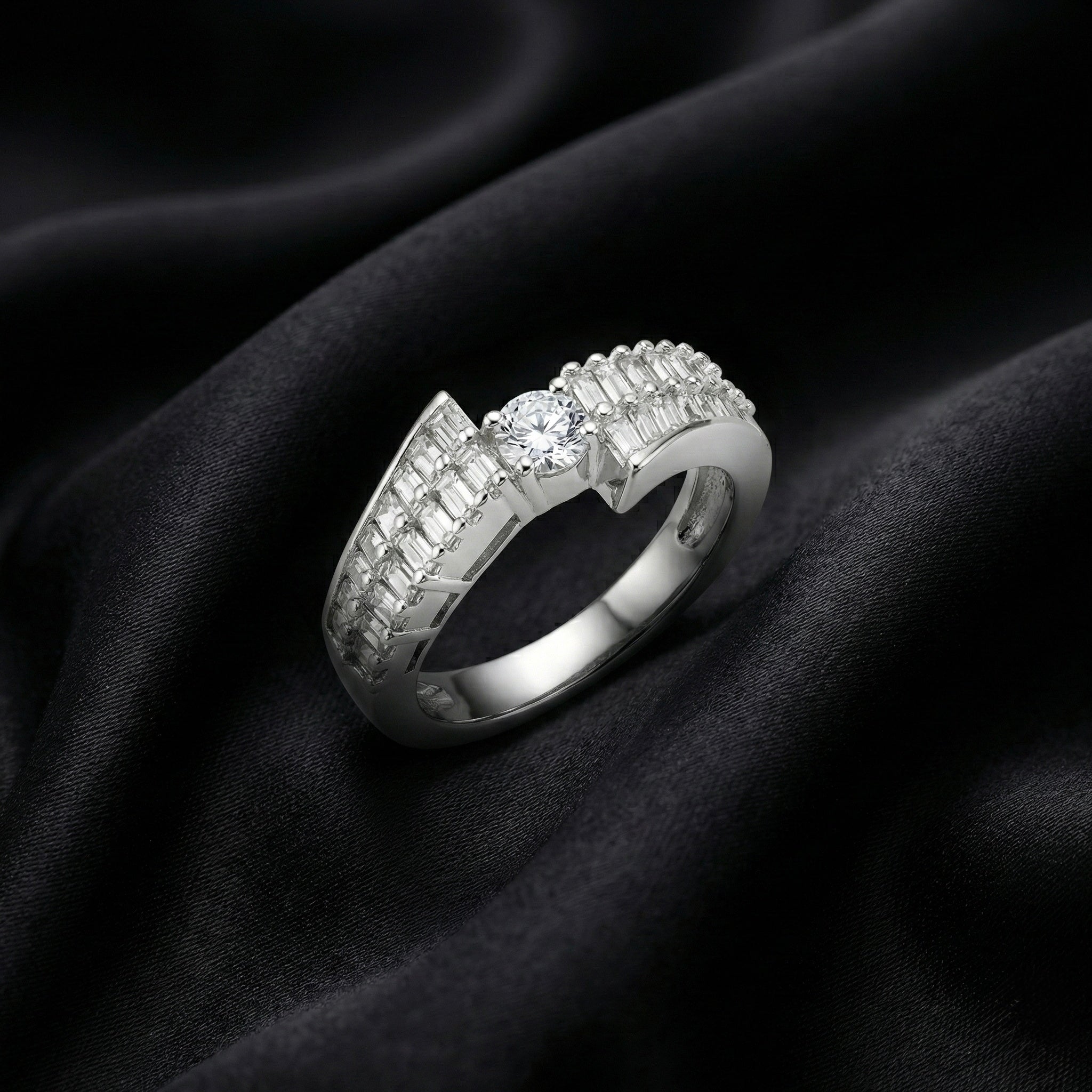 Baguette Side Round Center Silver Ring