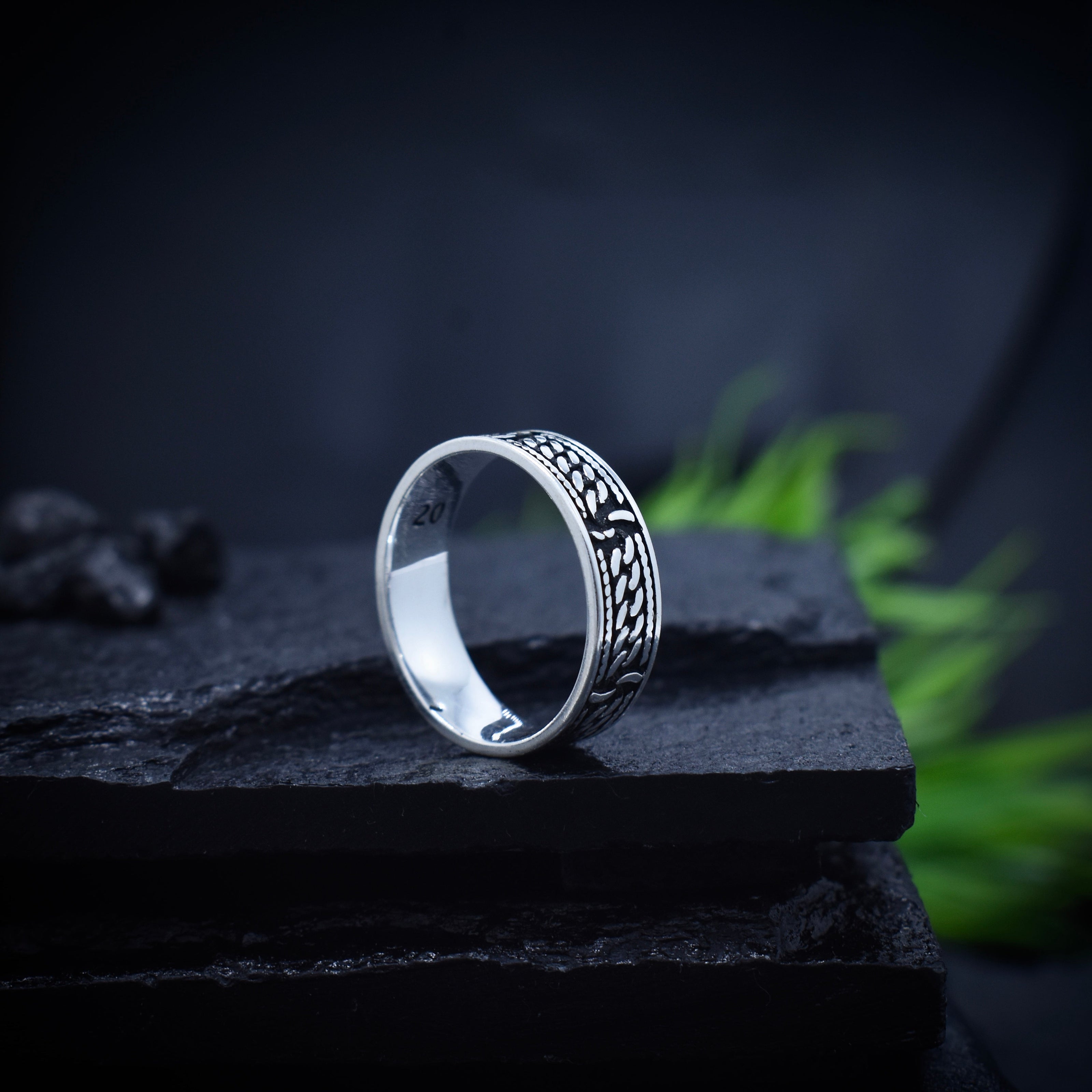 Antique Silver Scale Print Band