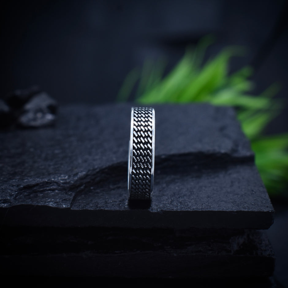 Carbon-Fiber Motif Heritage Statement Band