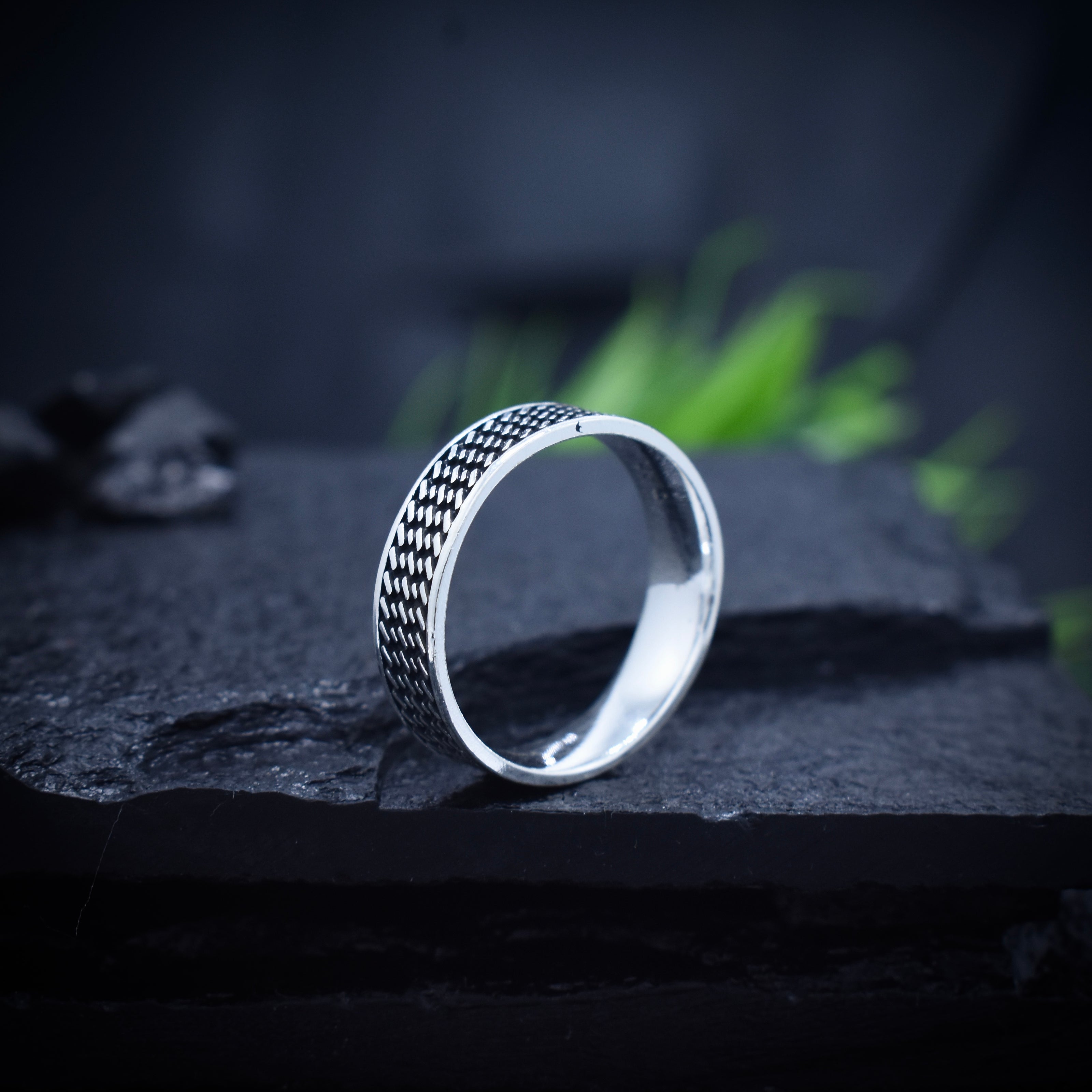 Carbon-Fiber Motif Heritage Statement Band