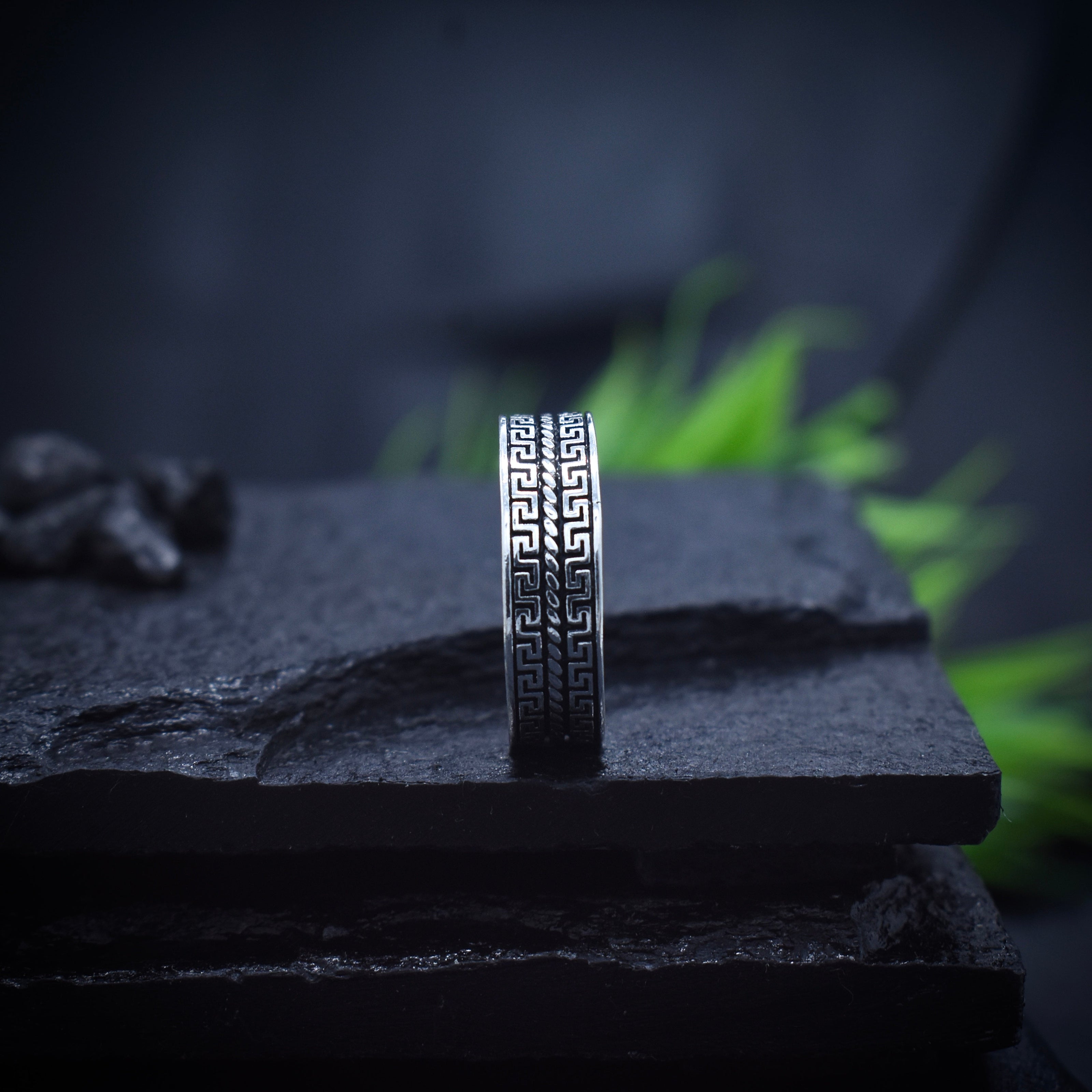 Antique Maze pattern silver band