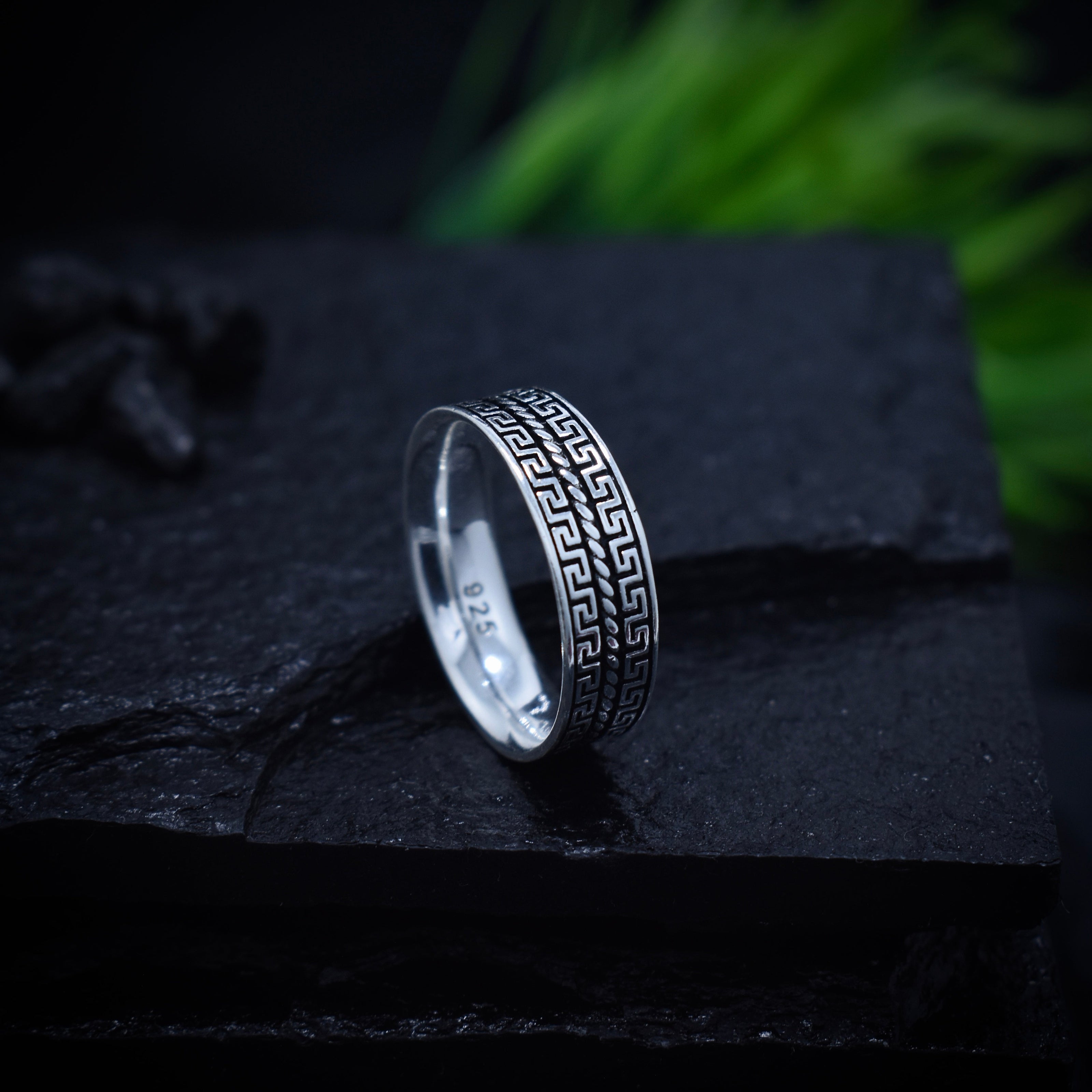 Antique Maze pattern silver band