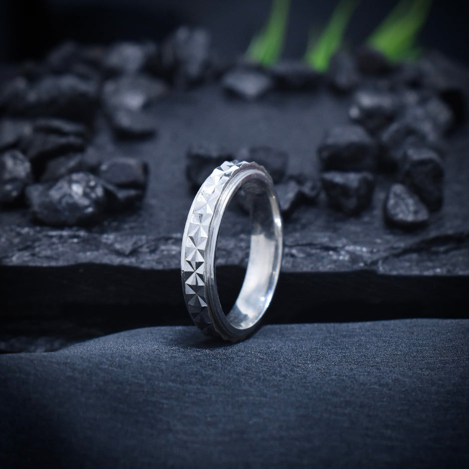 Silver Diamond-Cut Edge Band