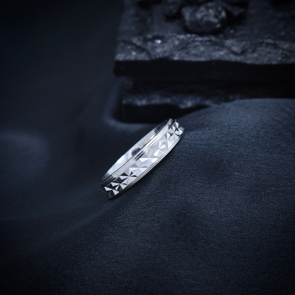 Silver Diamond-Cut Edge Band