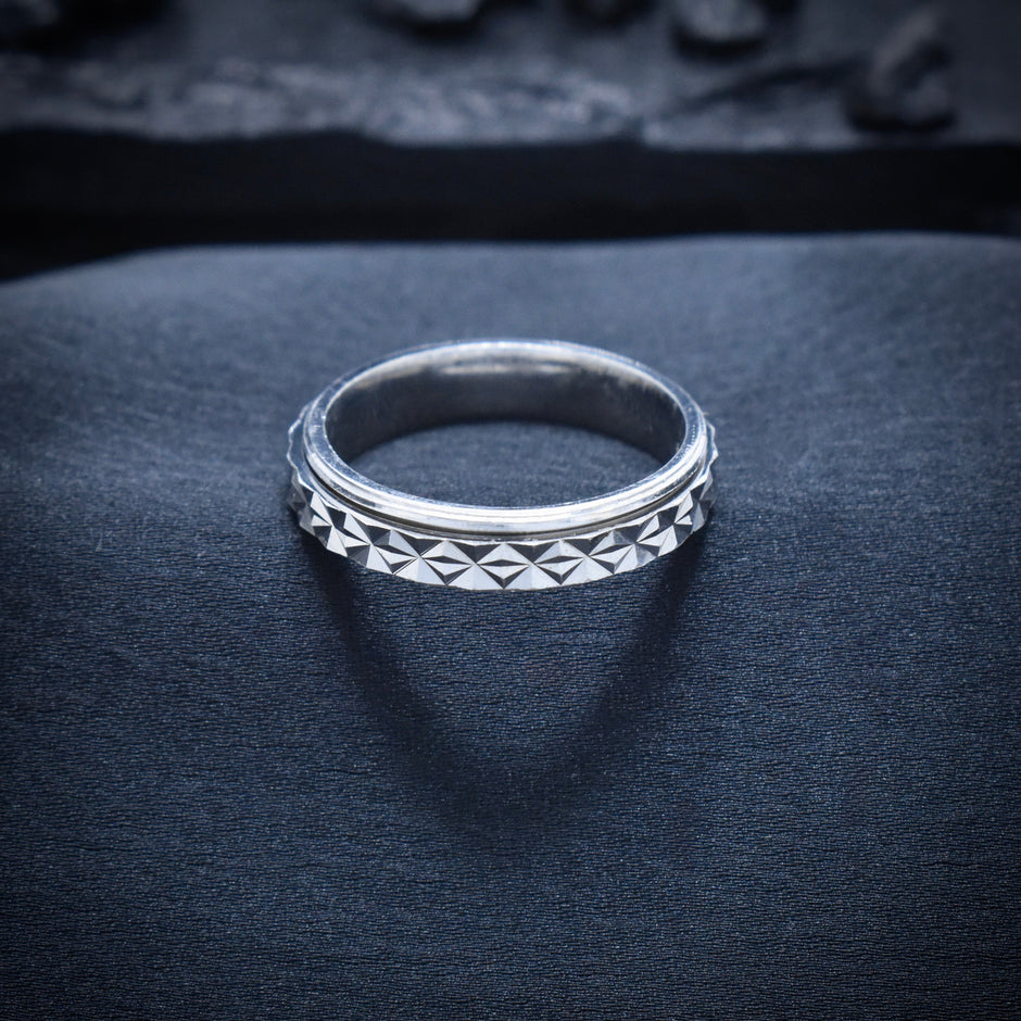 Silver Diamond-Cut Edge Band