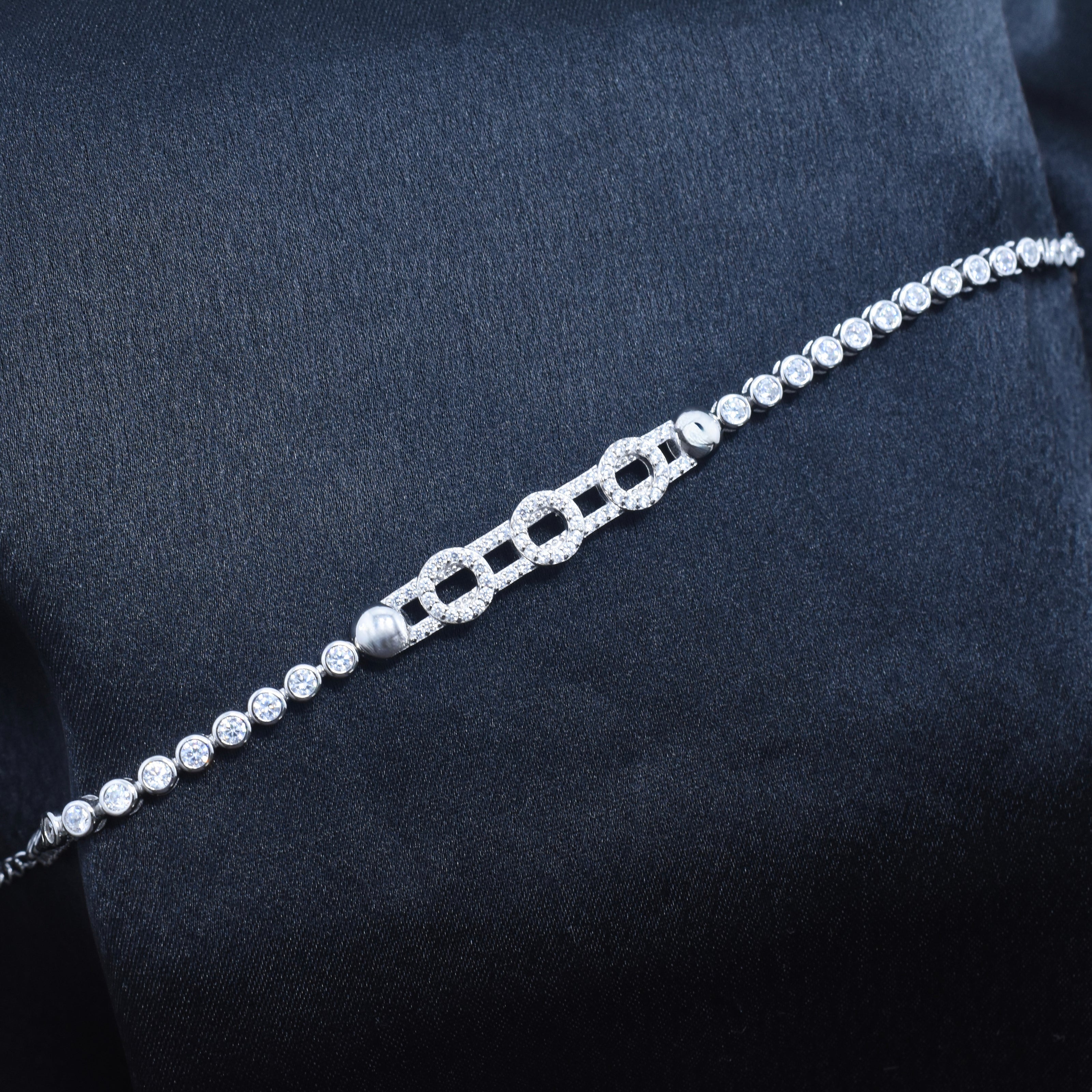 Geometric Interlocking Pavé Tennis Bracelet