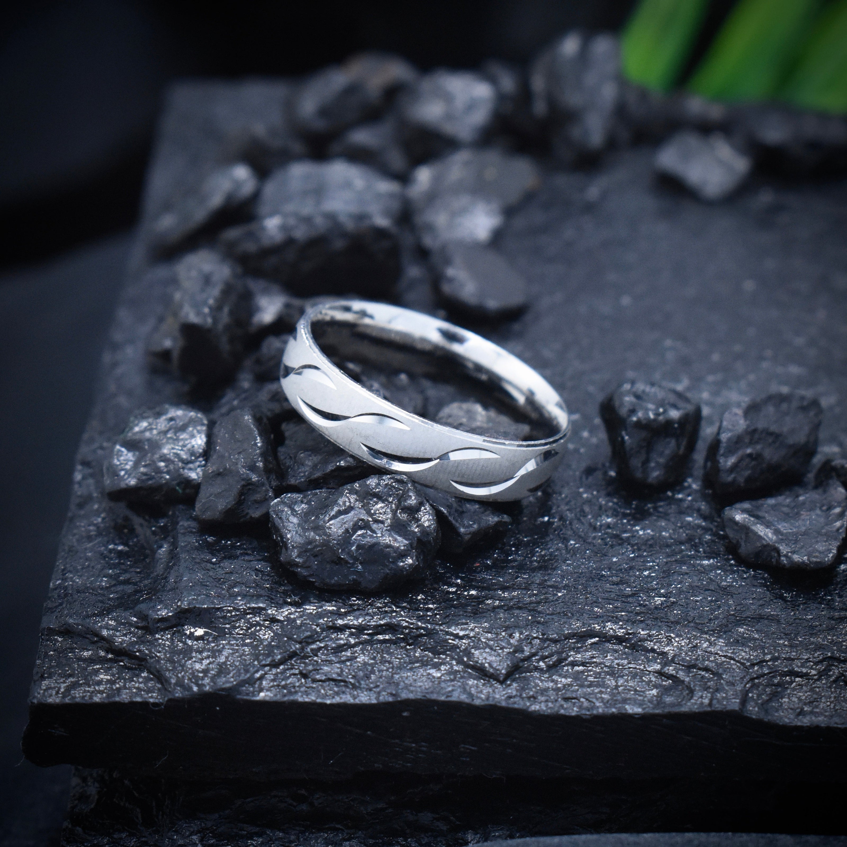 Brushed Swirl Pattern Silver Band