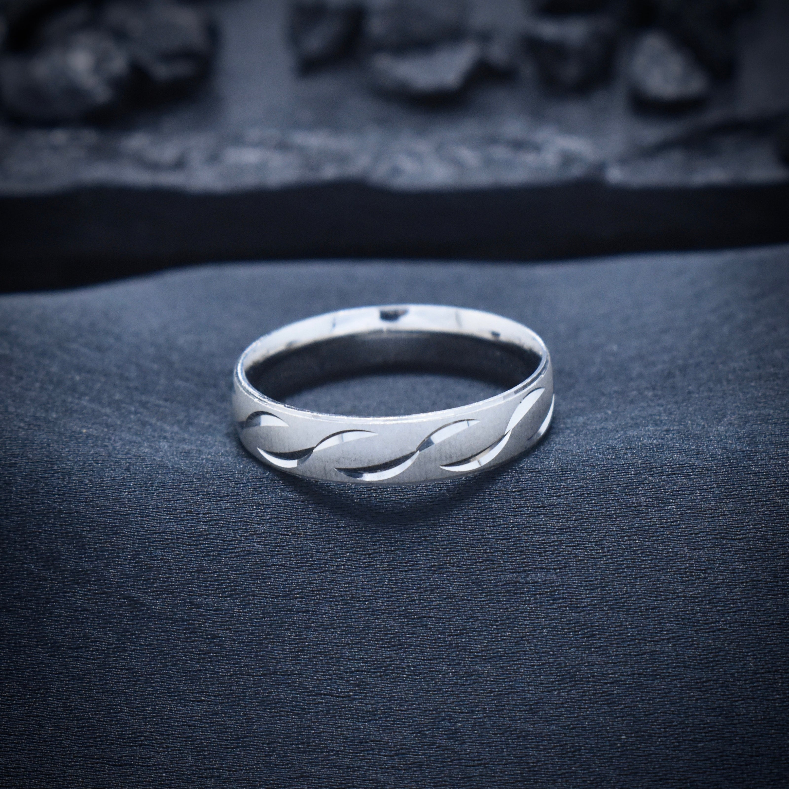 Brushed Swirl Pattern Silver Band