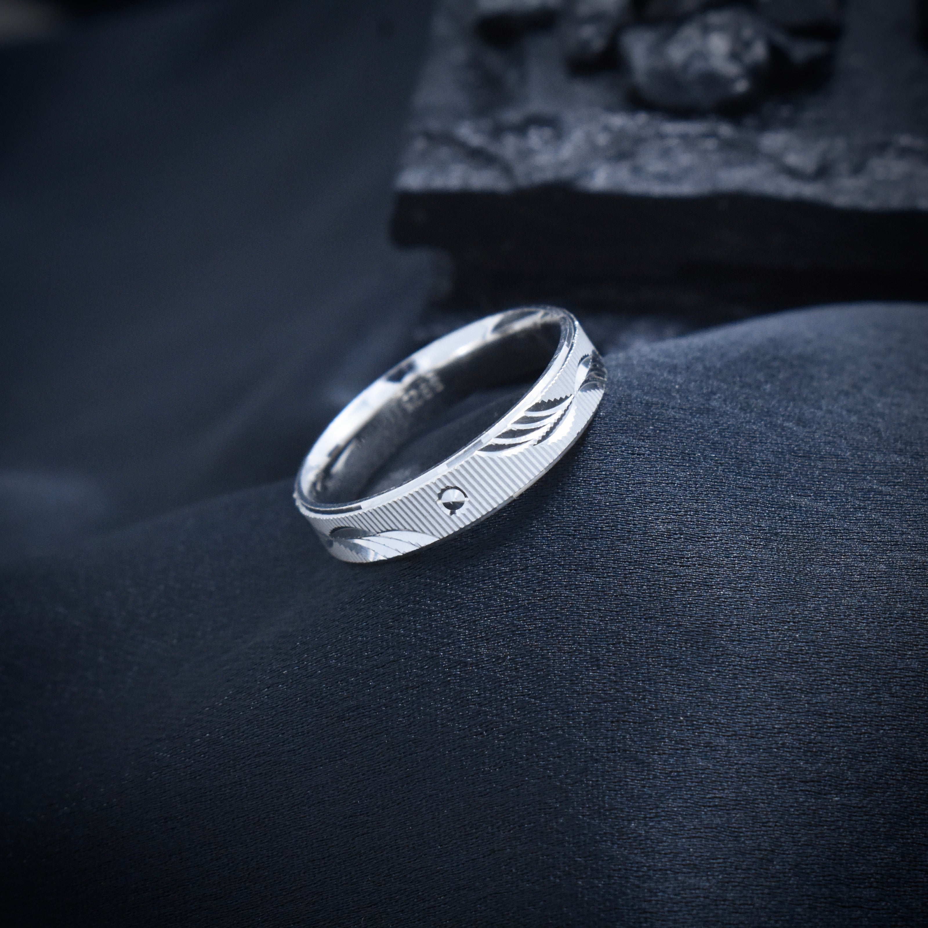 Linear Laurel Heritage Statement Band