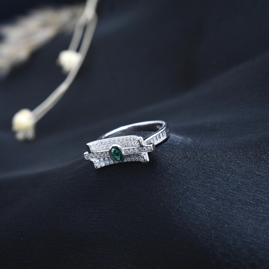 Elegant Emerald Green Geometric Silver Ring