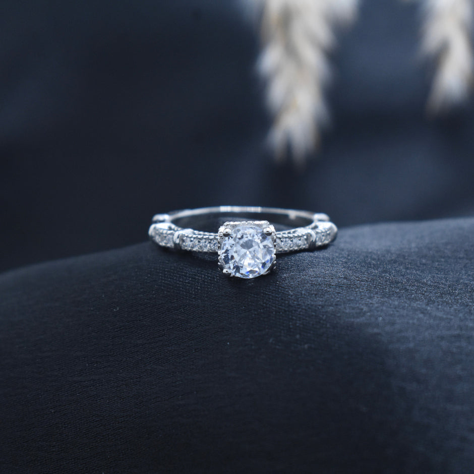 Silver Solitaire Shine Twist Ring