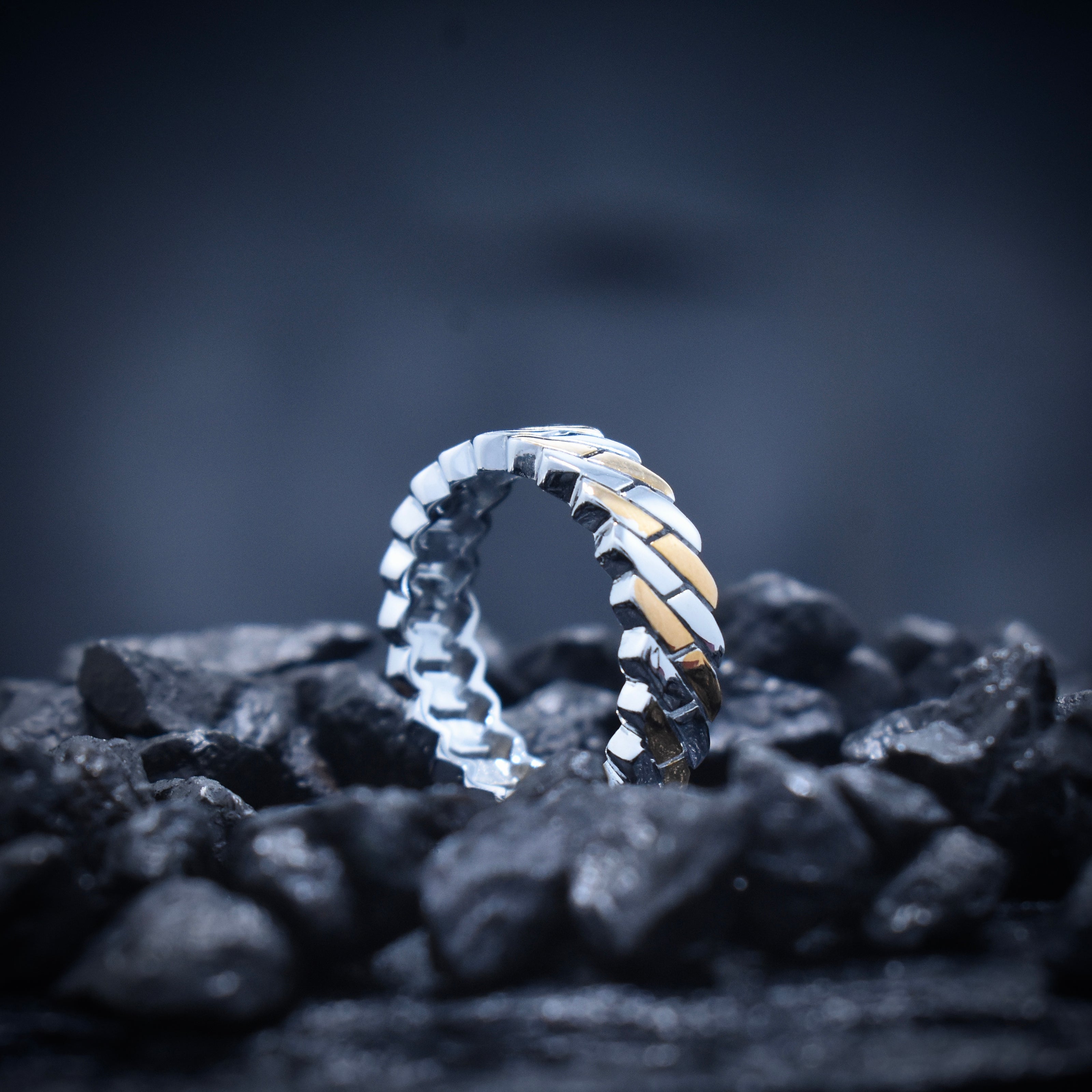 Kinetic Interlink Dual-Tone Statement Band