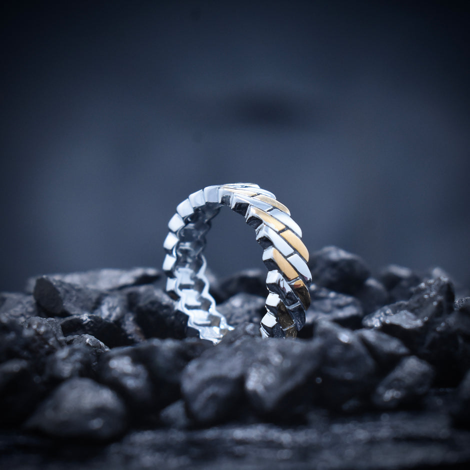 Kinetic Interlink Dual-Tone Statement Band