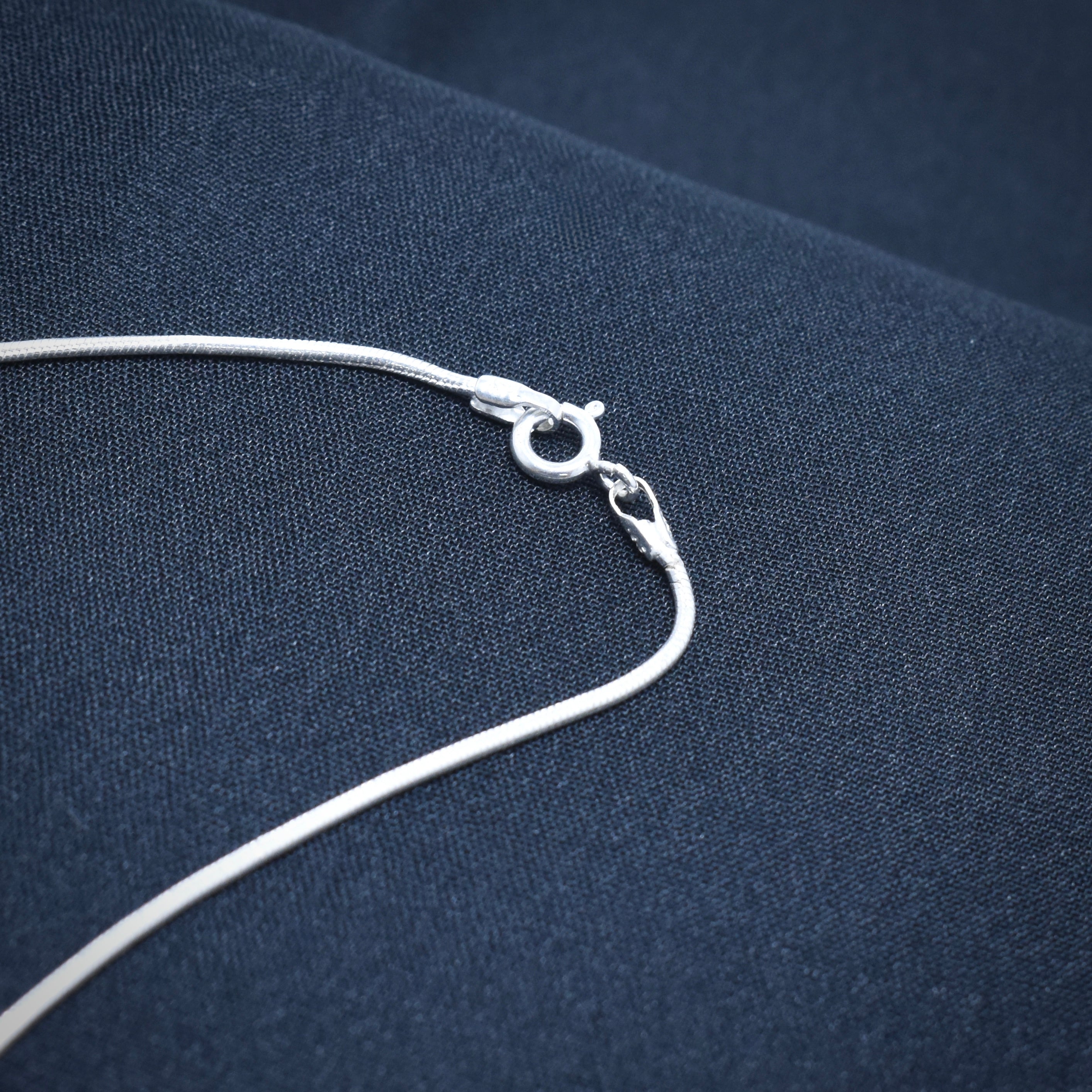 Blade Curve Silver Chain