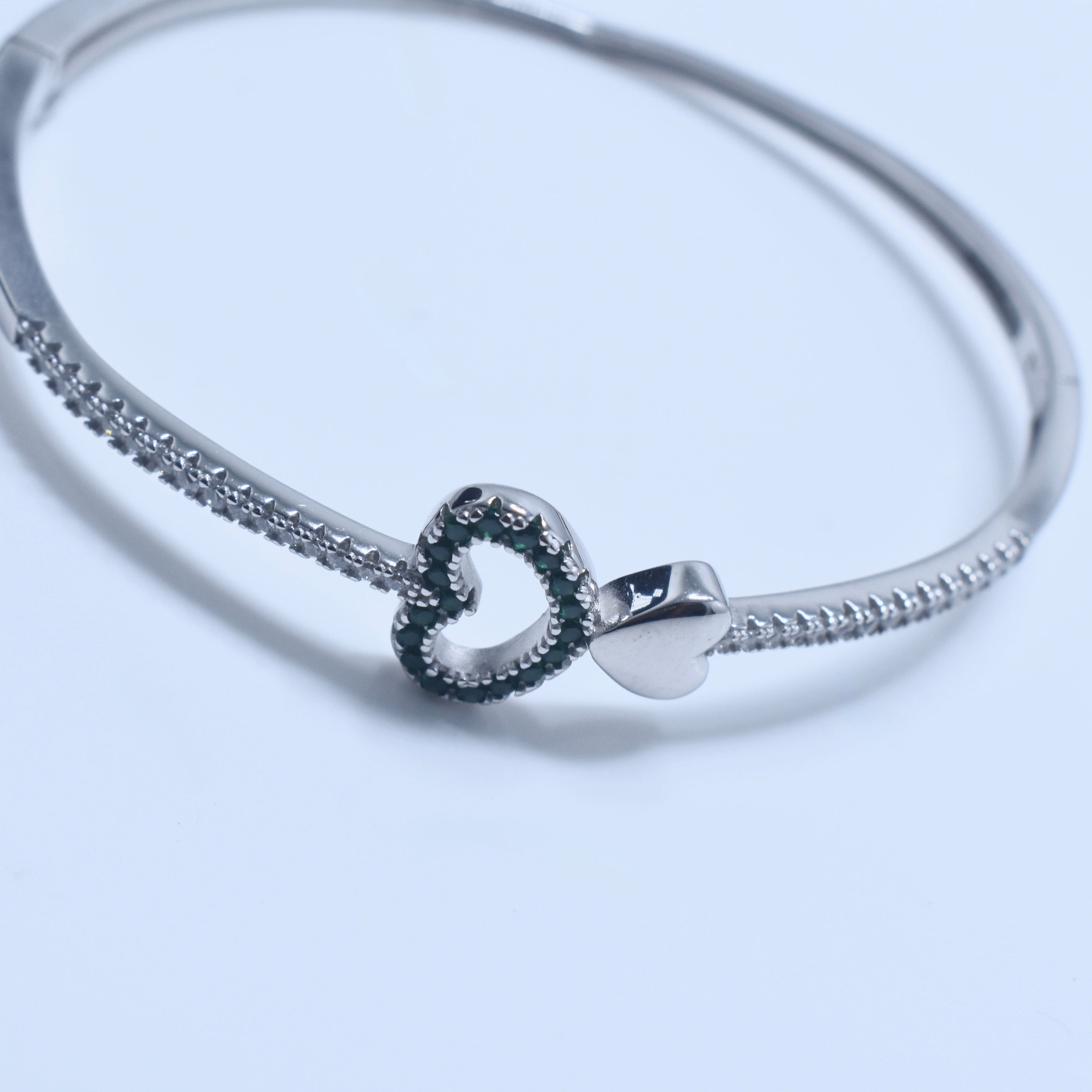 Green Accent Leaf Bracelet