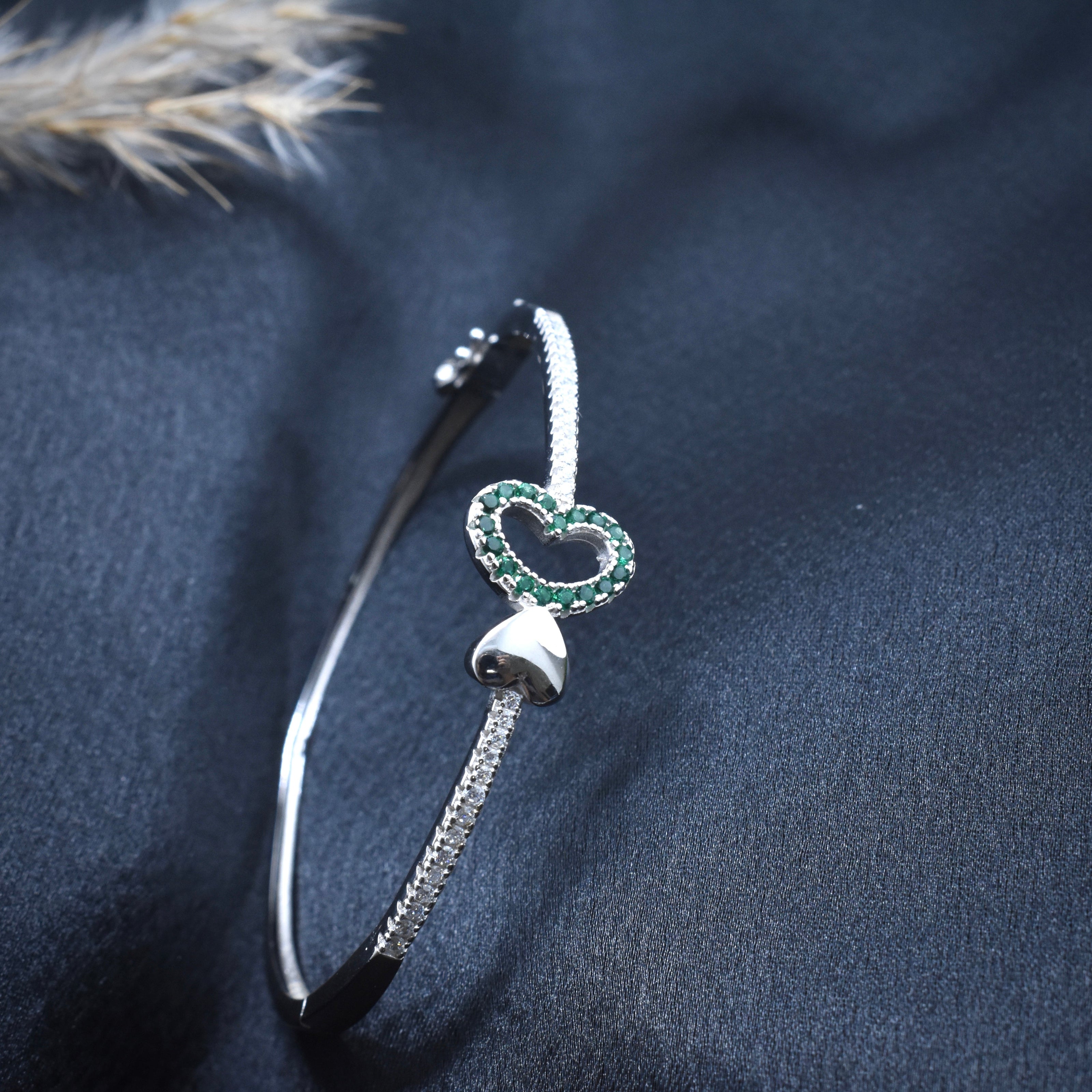 Green Accent Leaf Bracelet