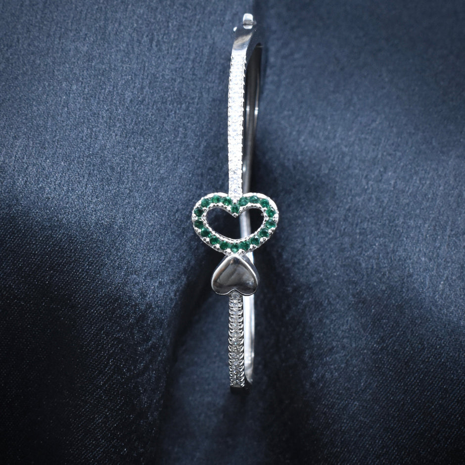 Green Accent Leaf Bracelet