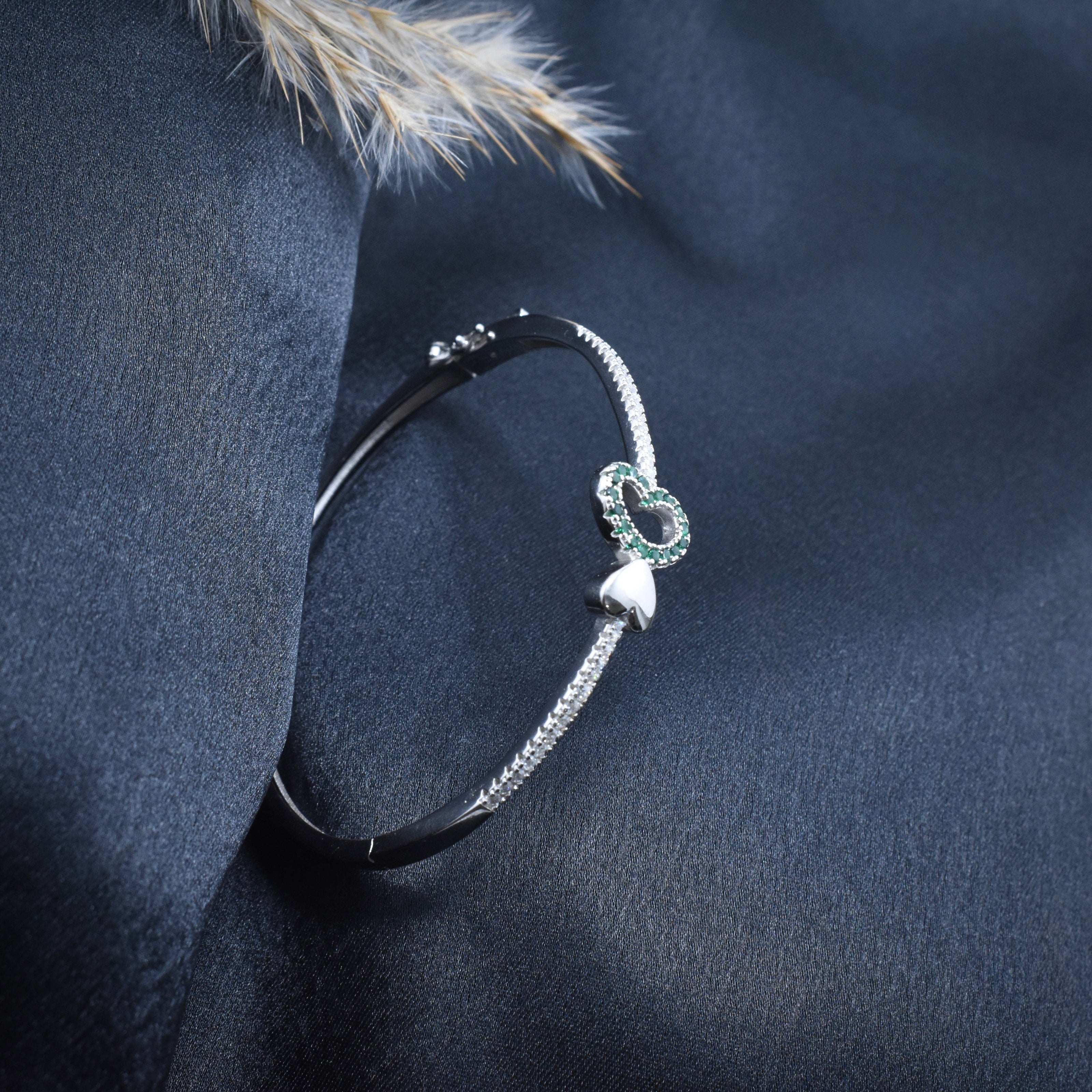 Green Accent Leaf Bracelet