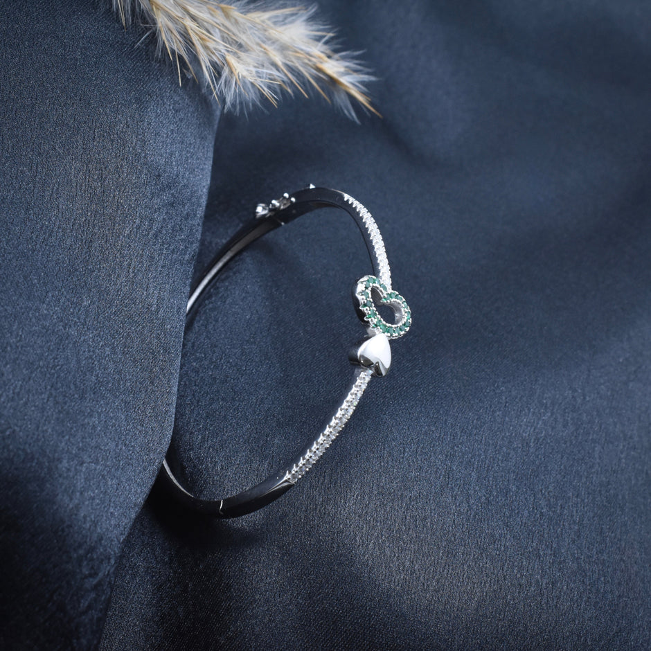 Green Accent Leaf Bracelet