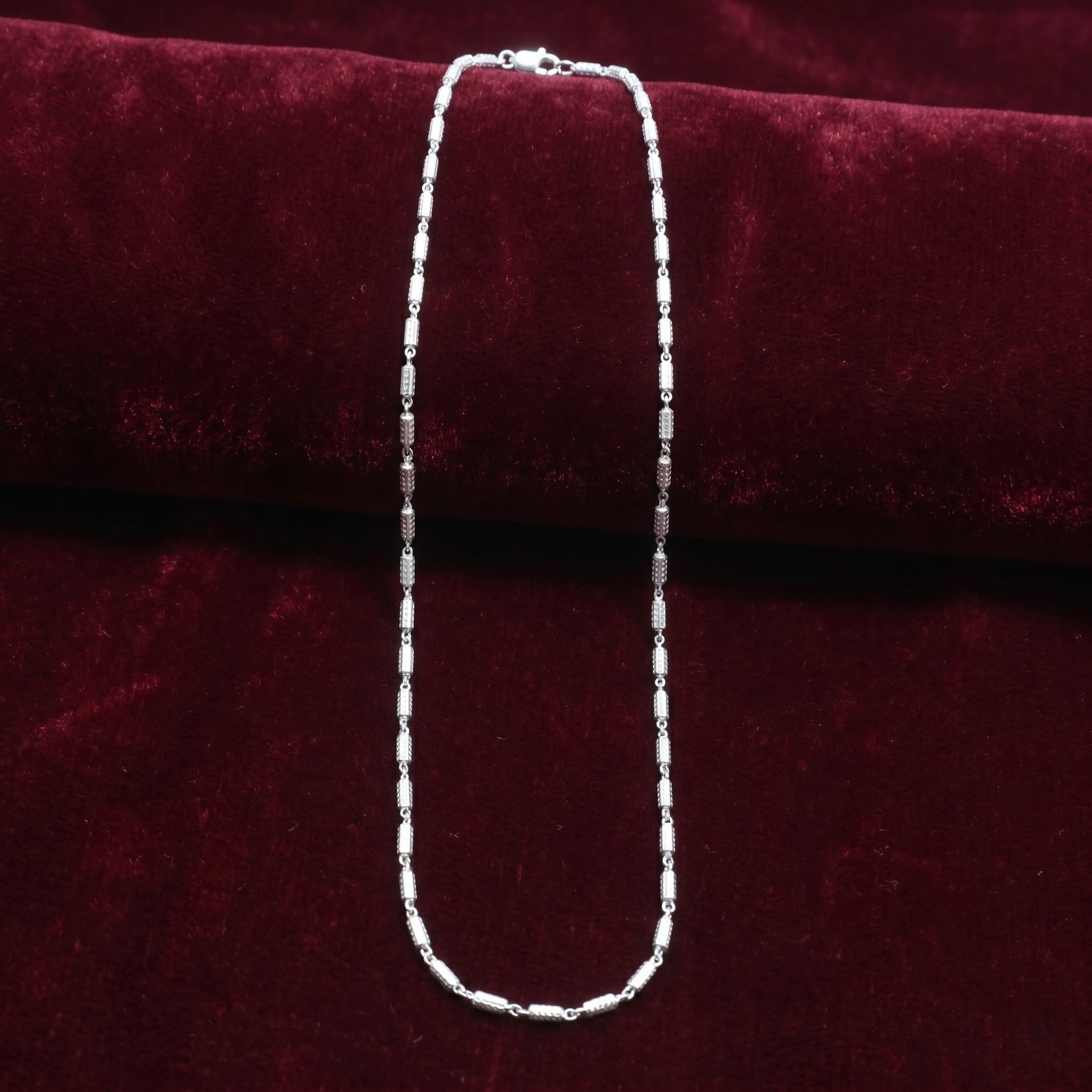Scalloped Razor Bar Chain