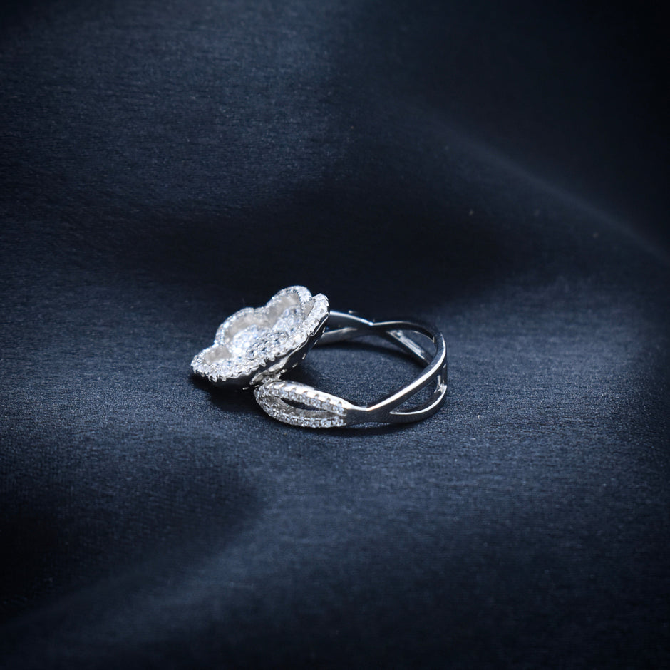 Silver Petal Shine Bloom ring