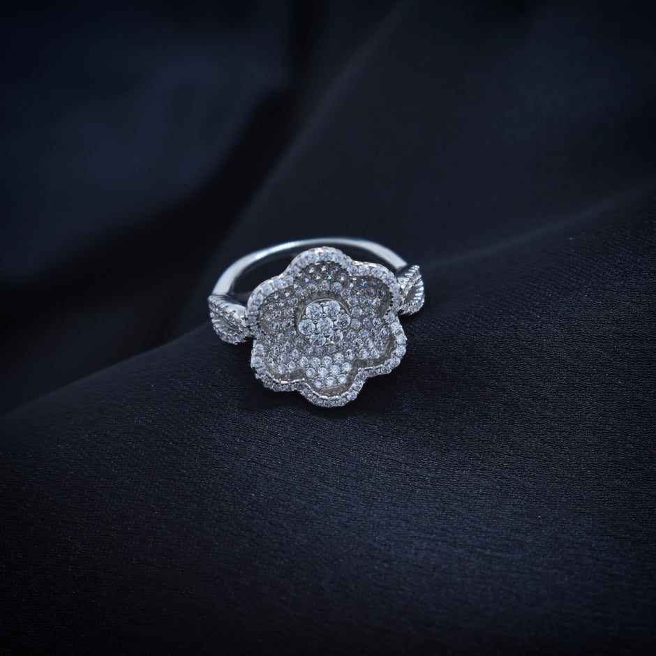 Silver Petal Shine Bloom ring