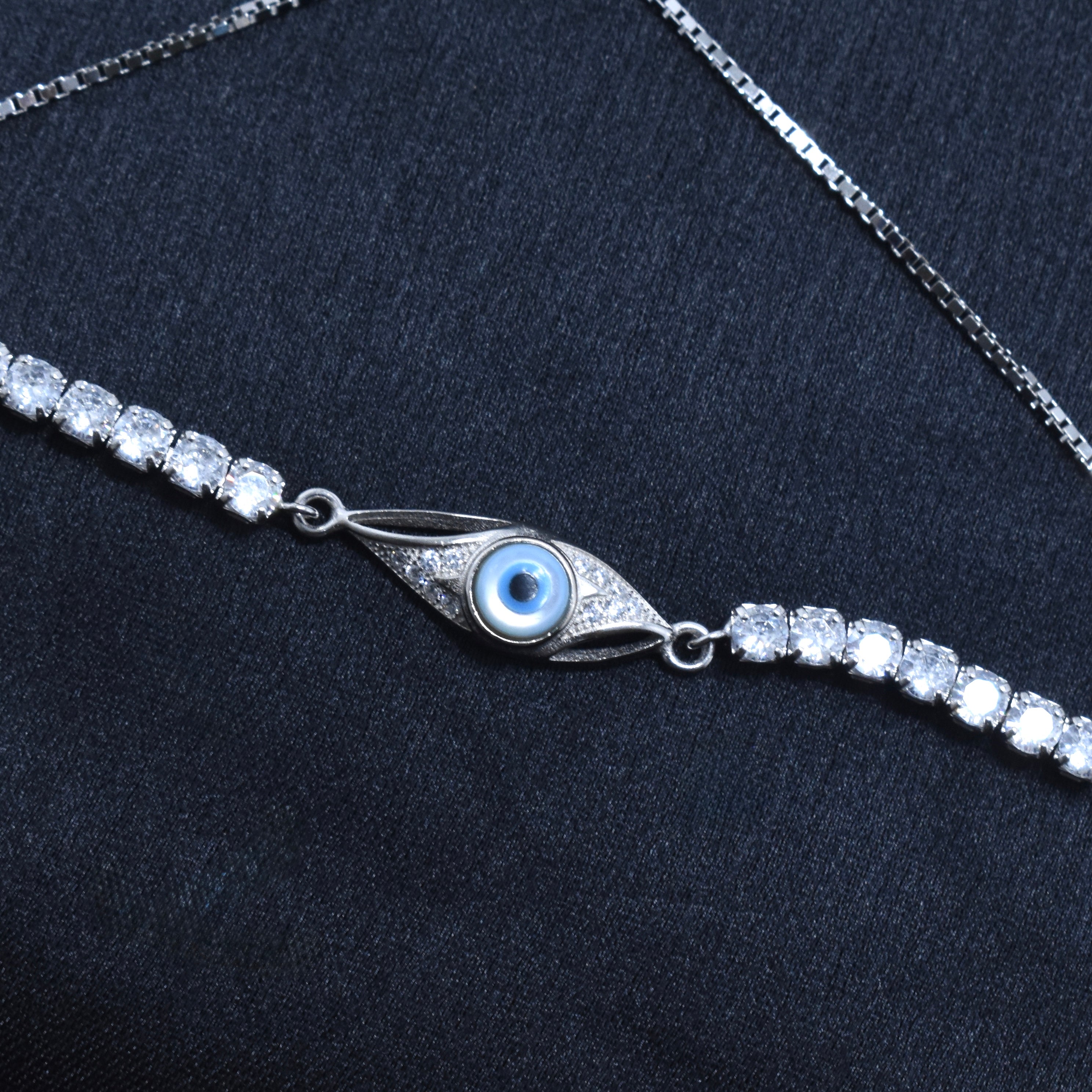 Central Evil Eye silver bracelet