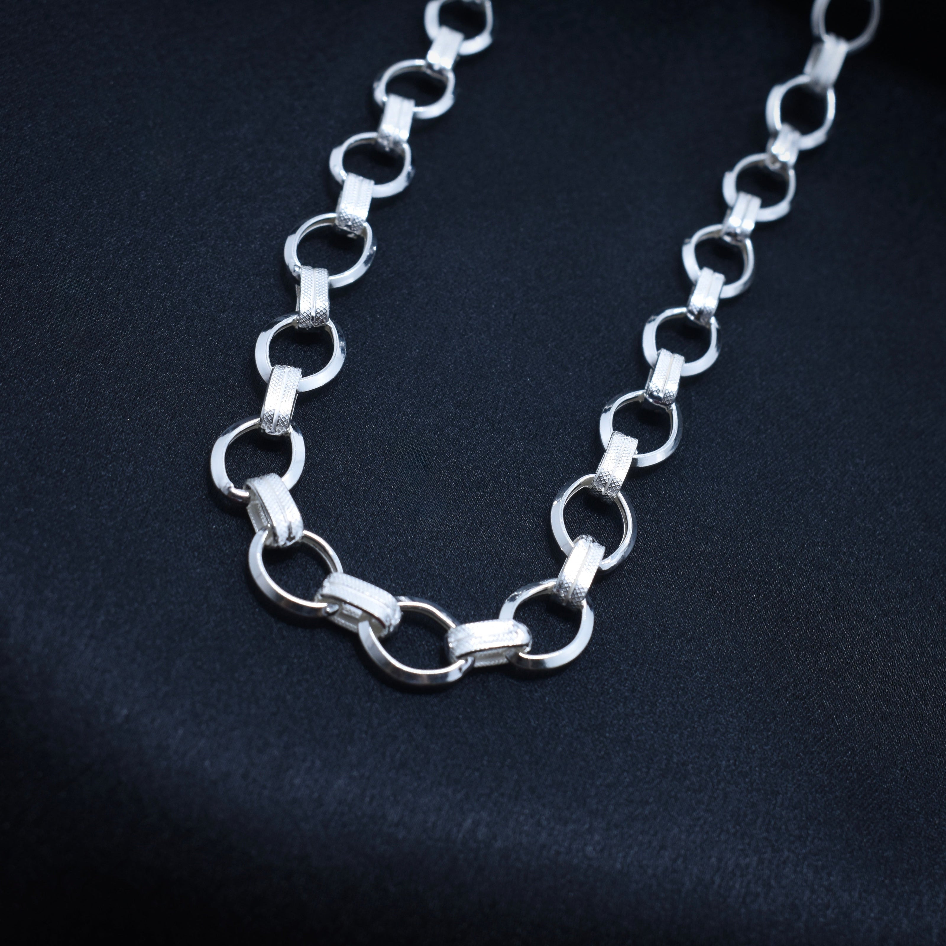 Barrel Accent Designer Silver Chain