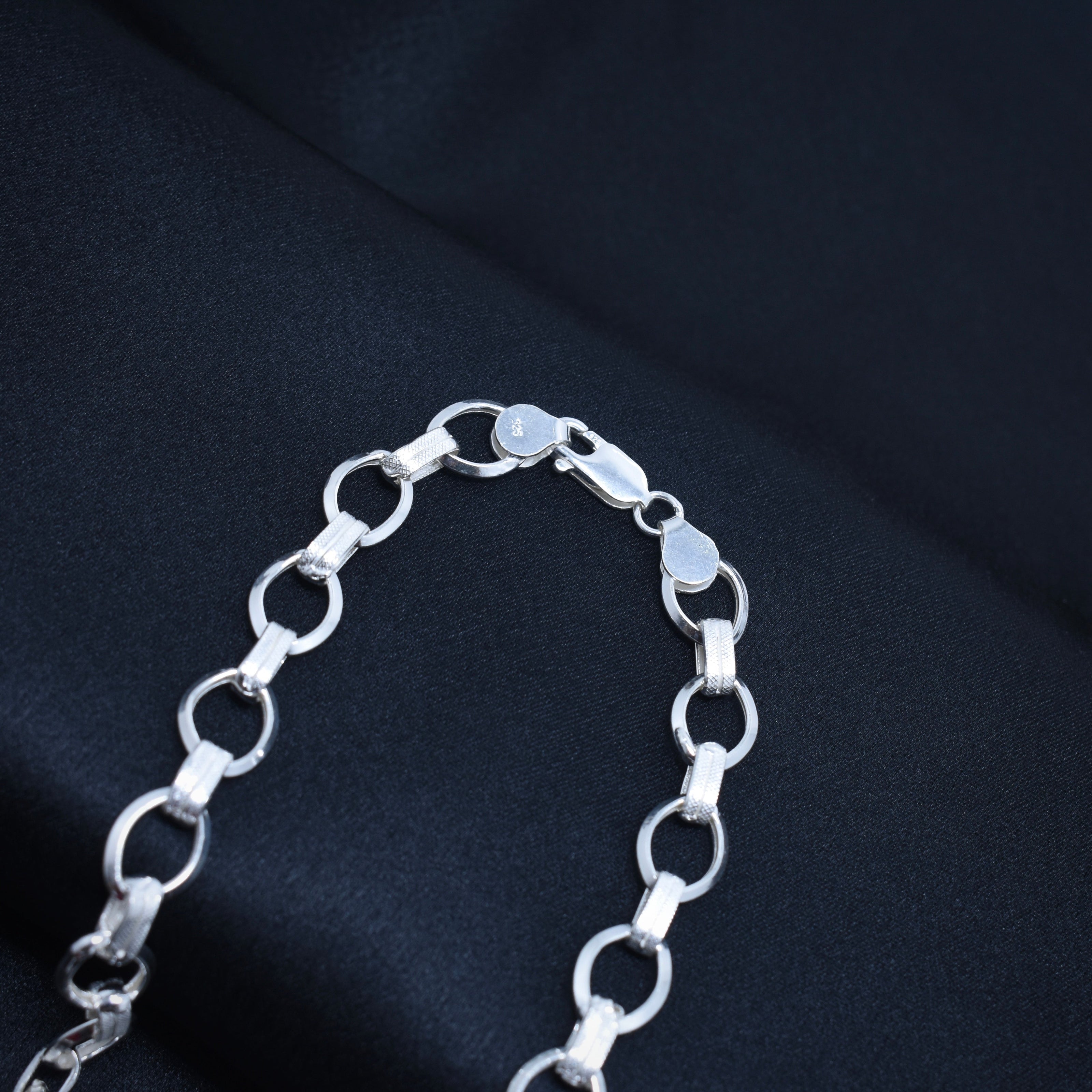 Barrel Accent Designer Silver Chain