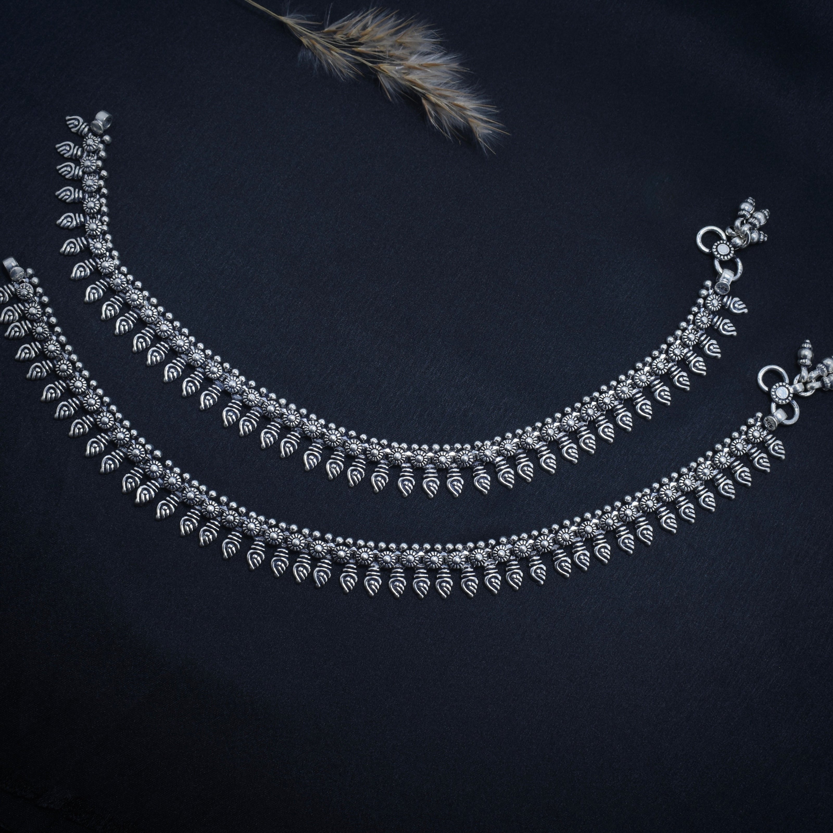 Fan Floral Pattern Antique Silver Anklet