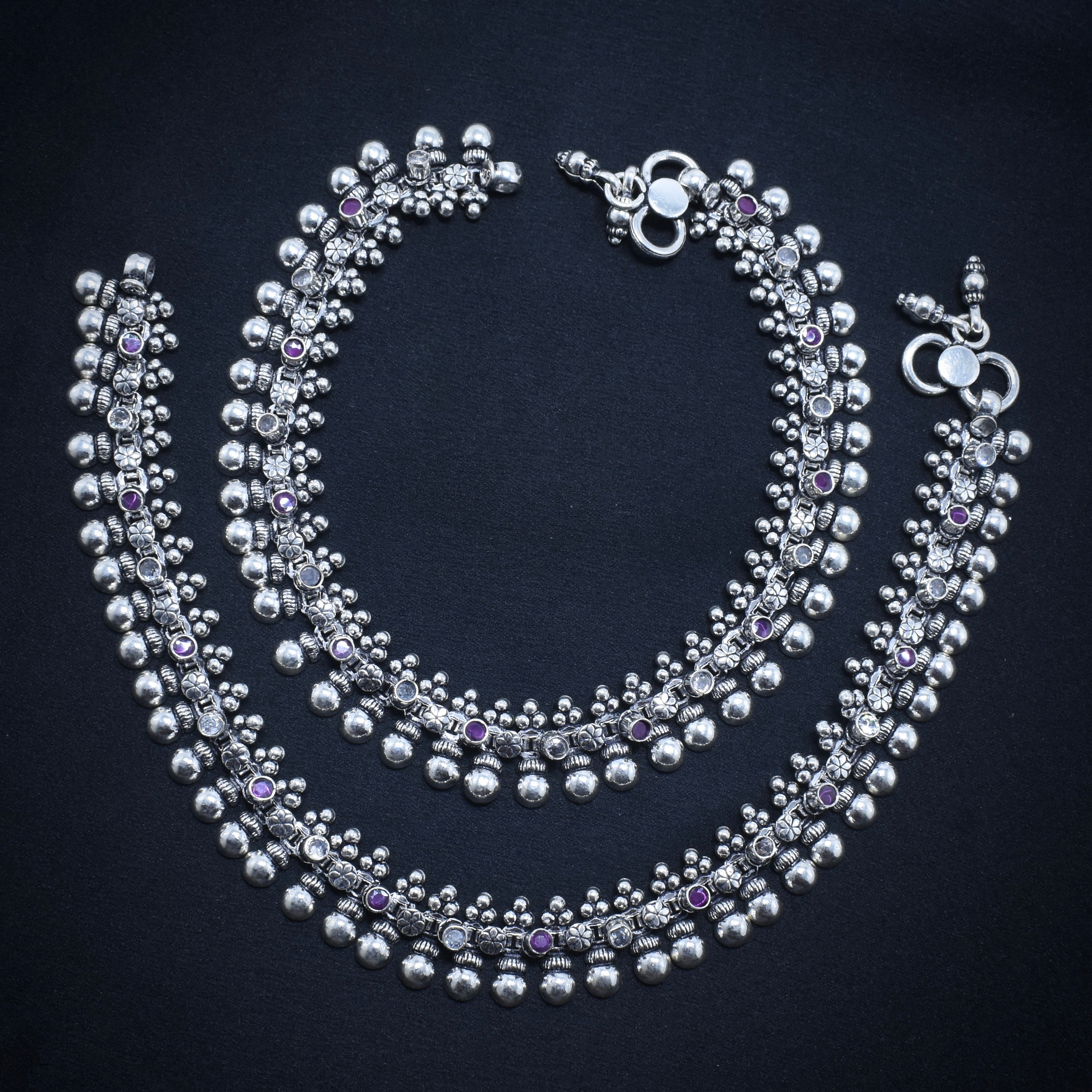 Red Stone Border Antique Silver Anklet