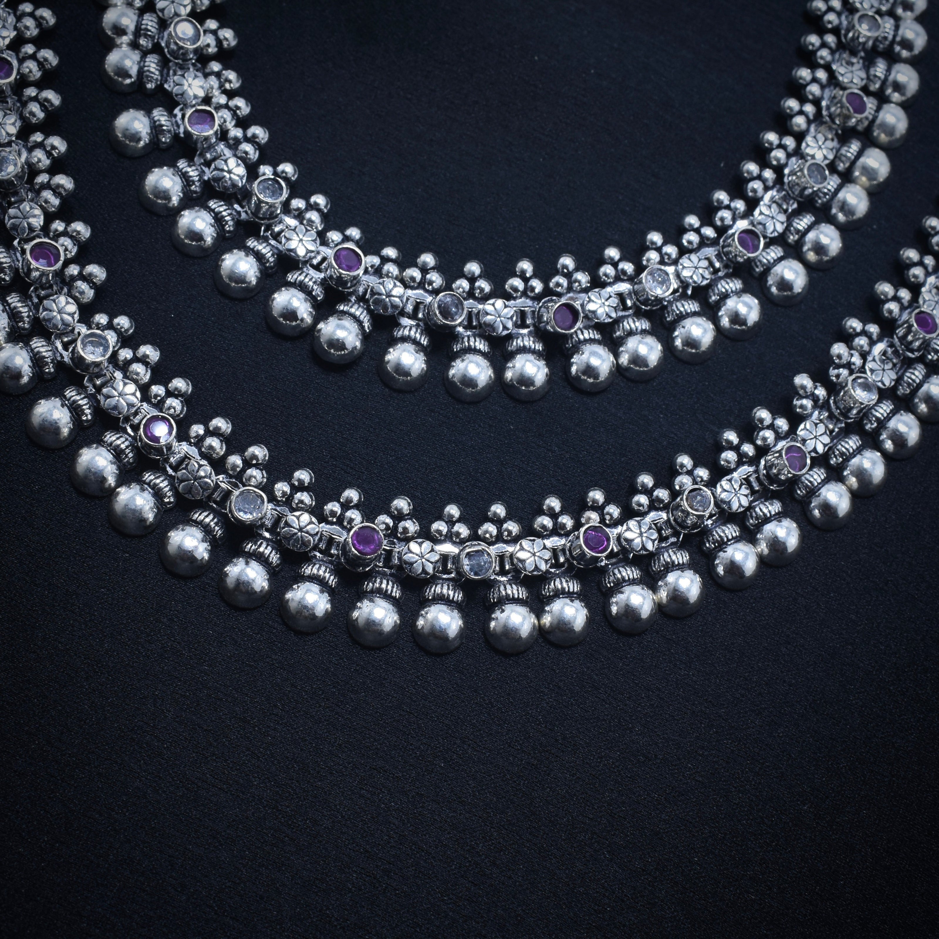 Red Stone Border Antique Silver Anklet