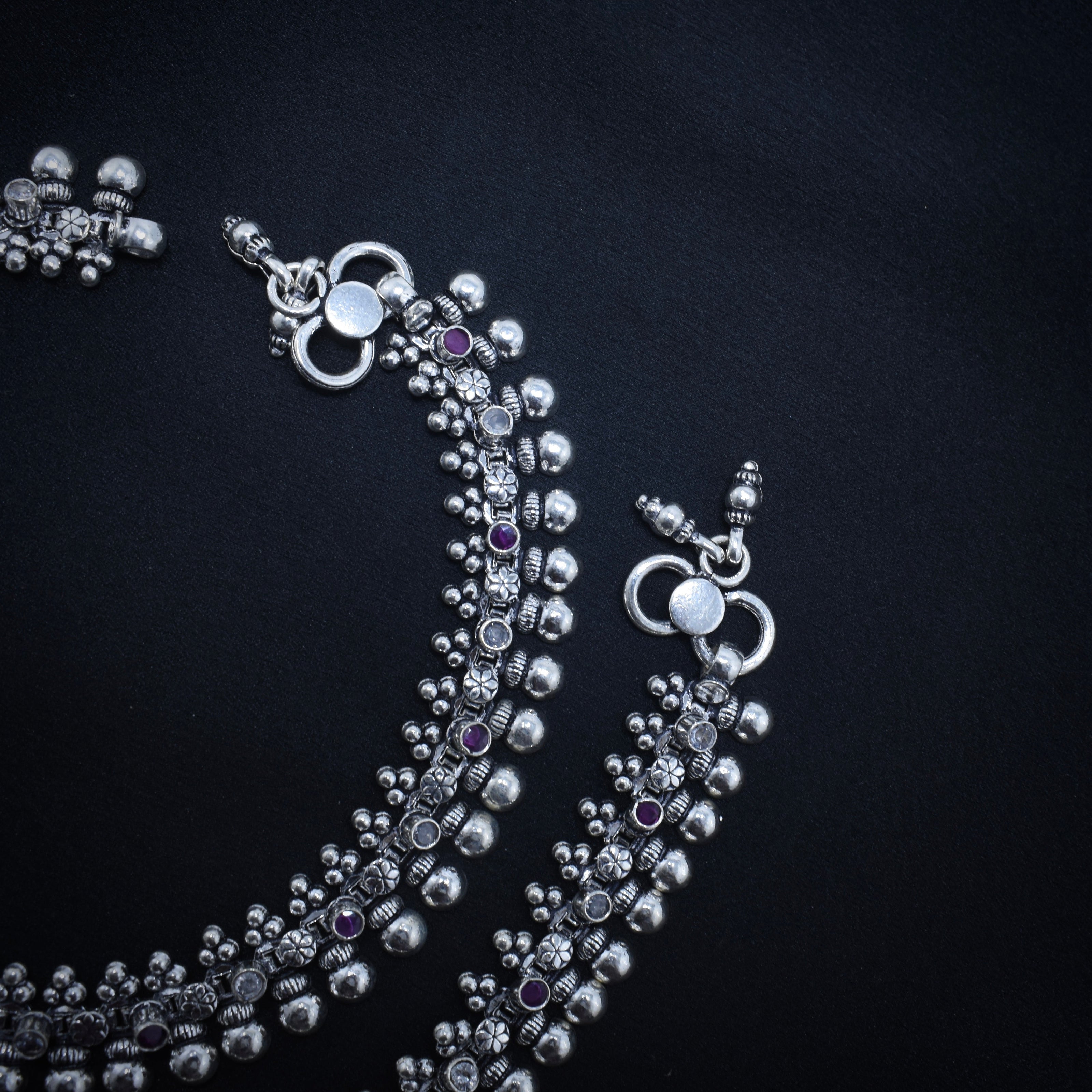 Red Stone Border Antique Silver Anklet