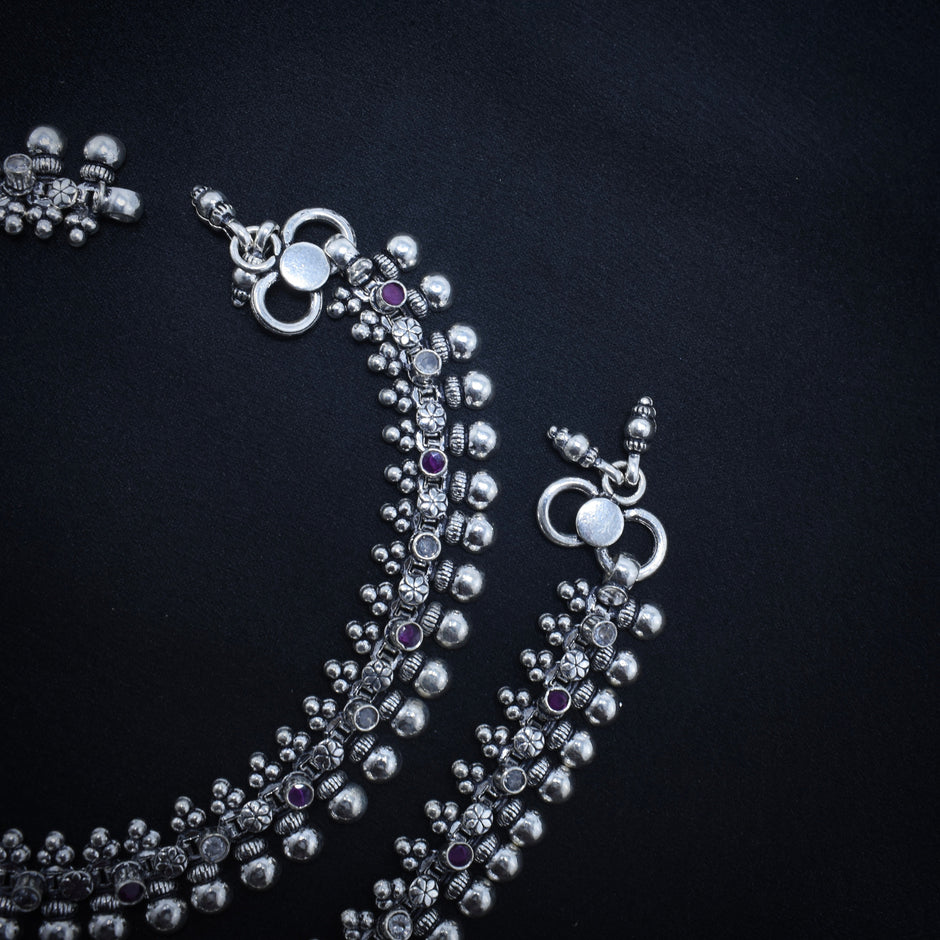 Red Stone Border Antique Silver Anklet