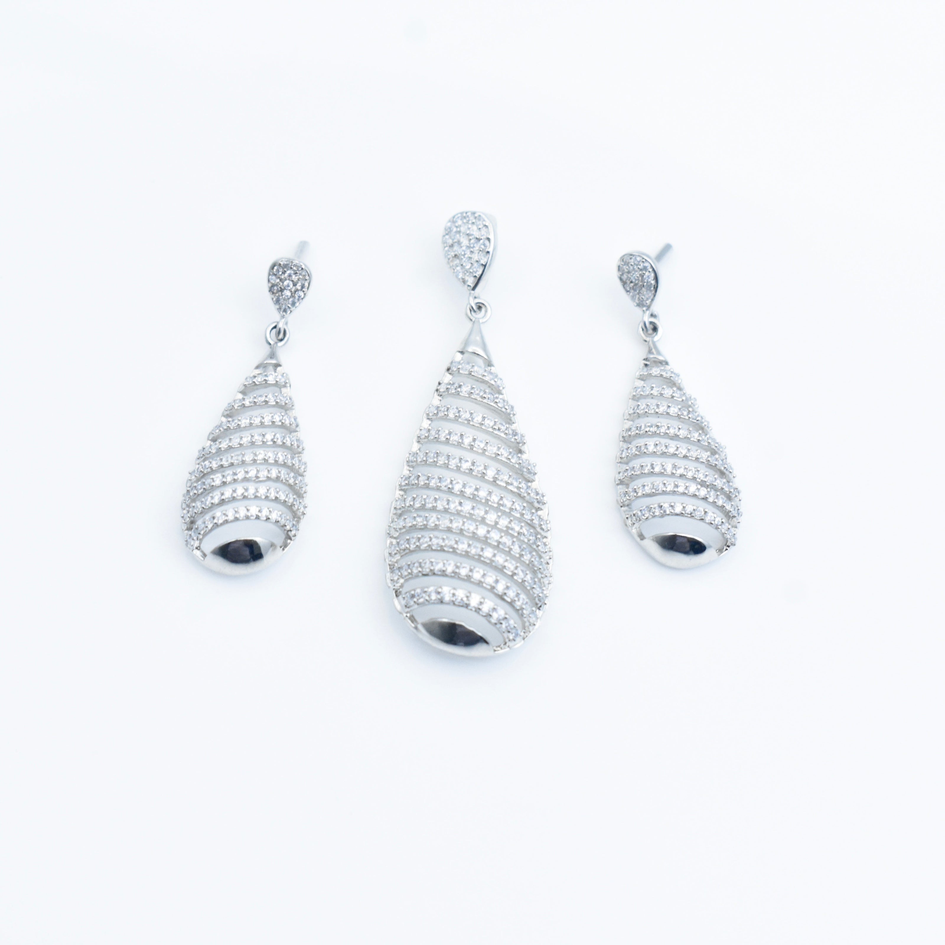 Lined Oval Silver Pendant Set