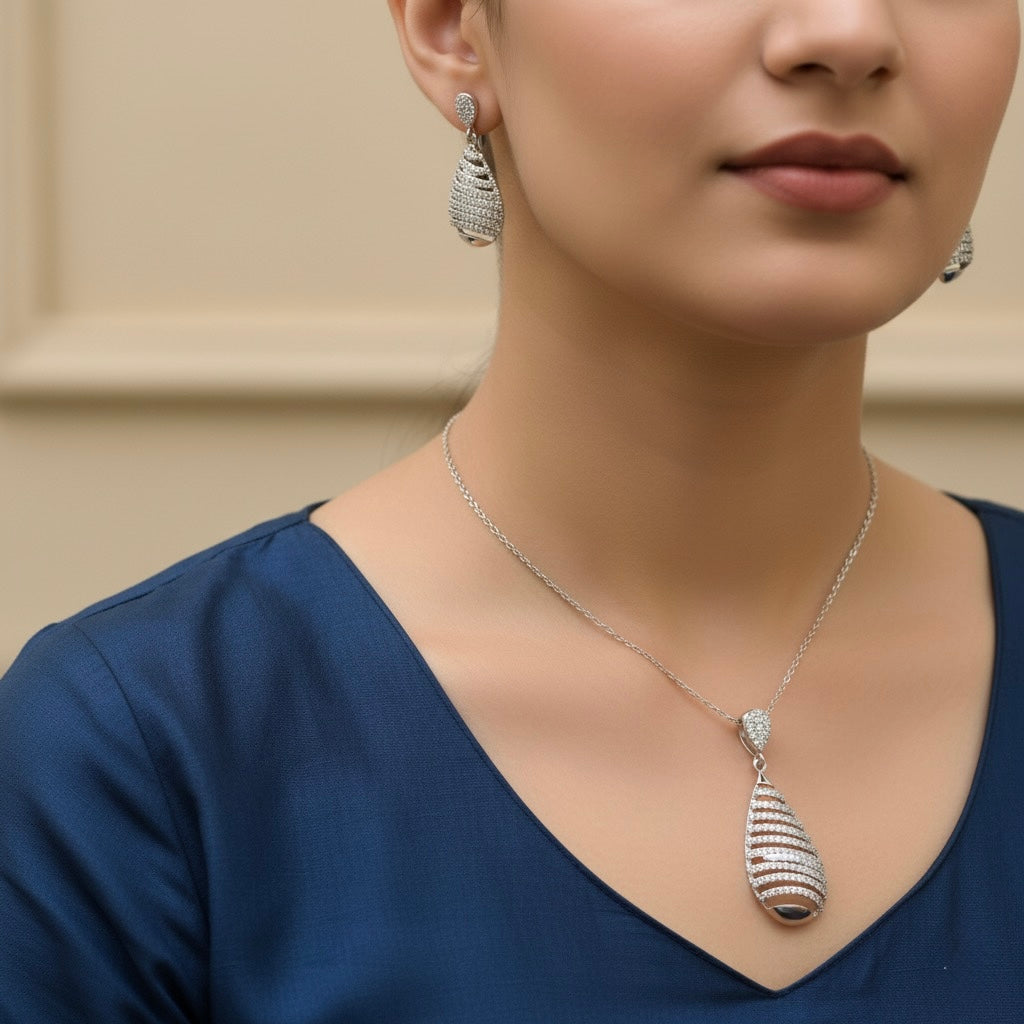 Lined Oval Silver Pendant Set