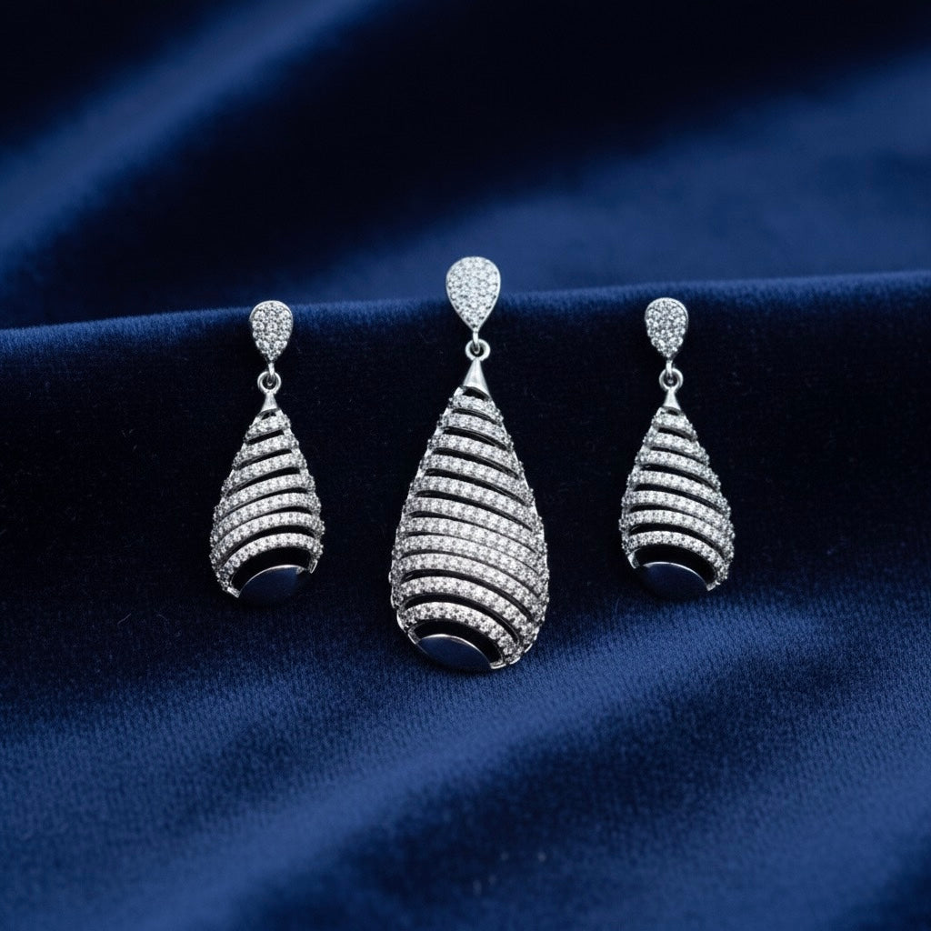 Lined Oval Silver Pendant Set