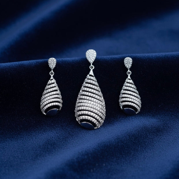 Lined Oval Silver Pendant Set