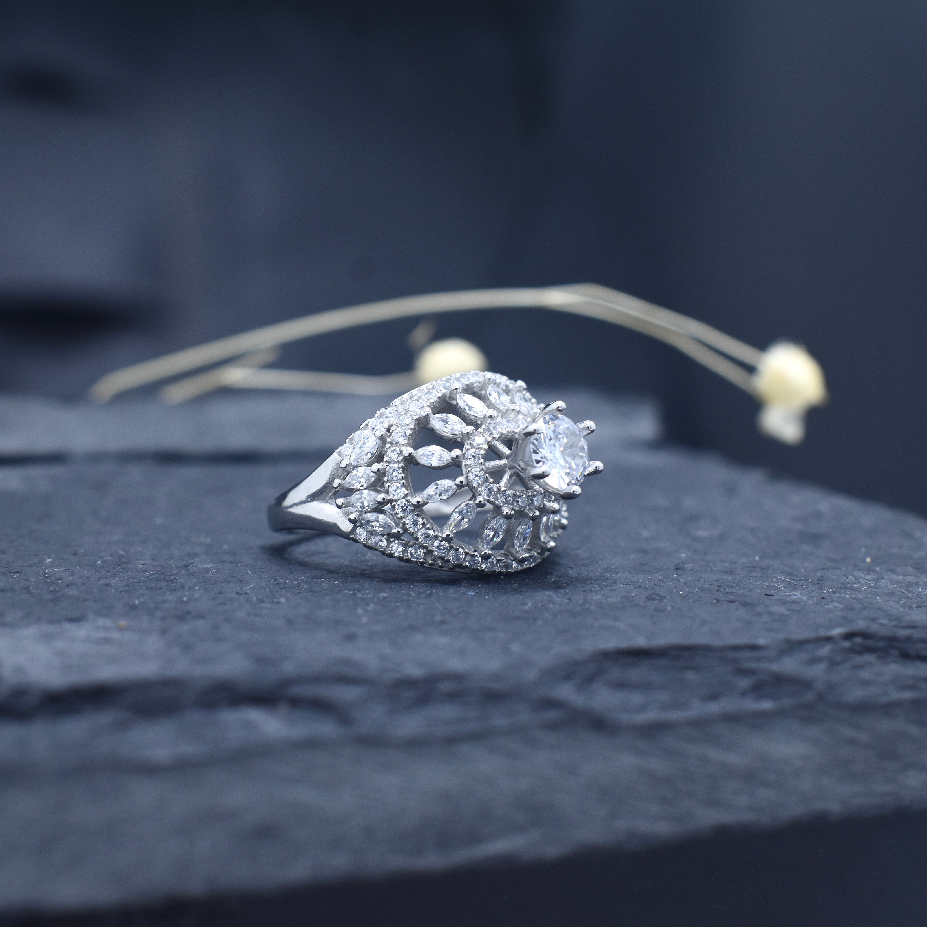 Solitair Oval Silver Ring