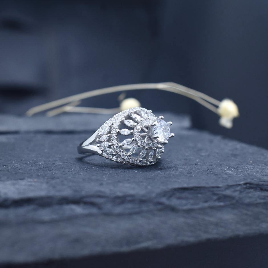 Solitair Oval Silver Ring