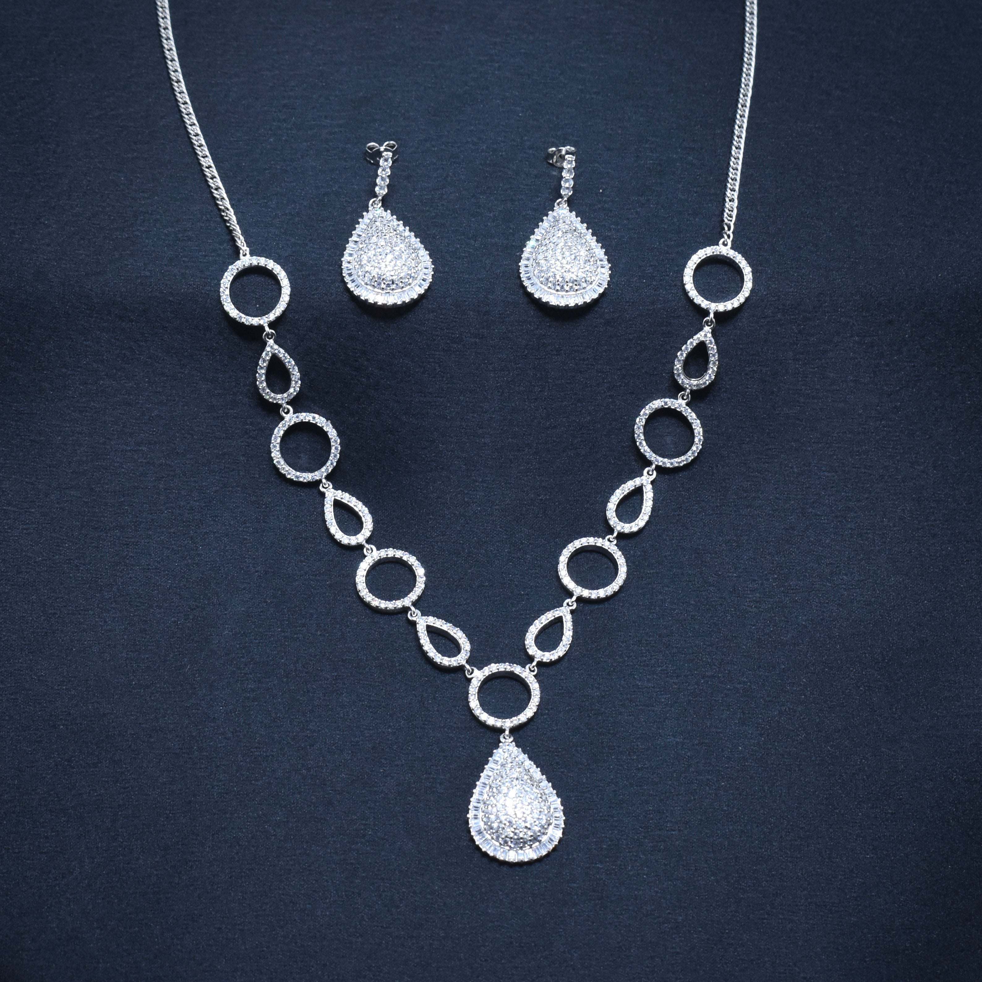 Circular Teardrop Necklace Silver Set