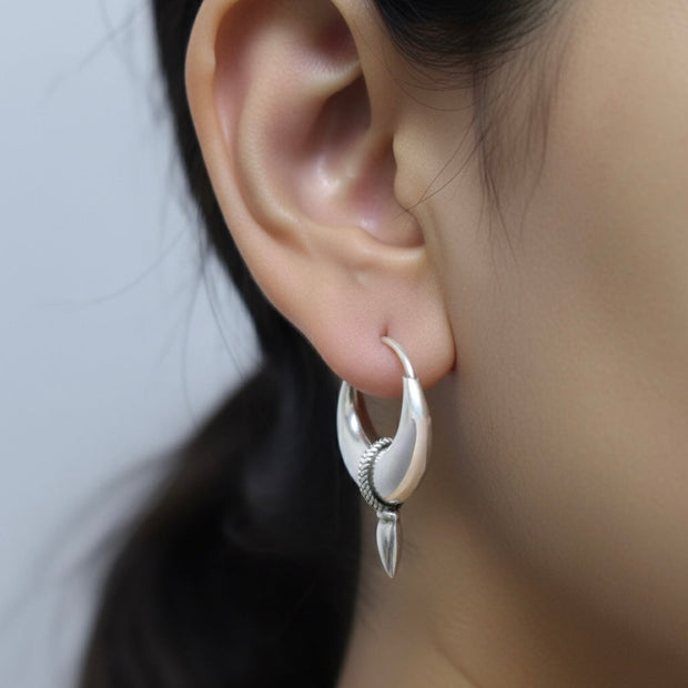 Pointed Edge Silver kundal