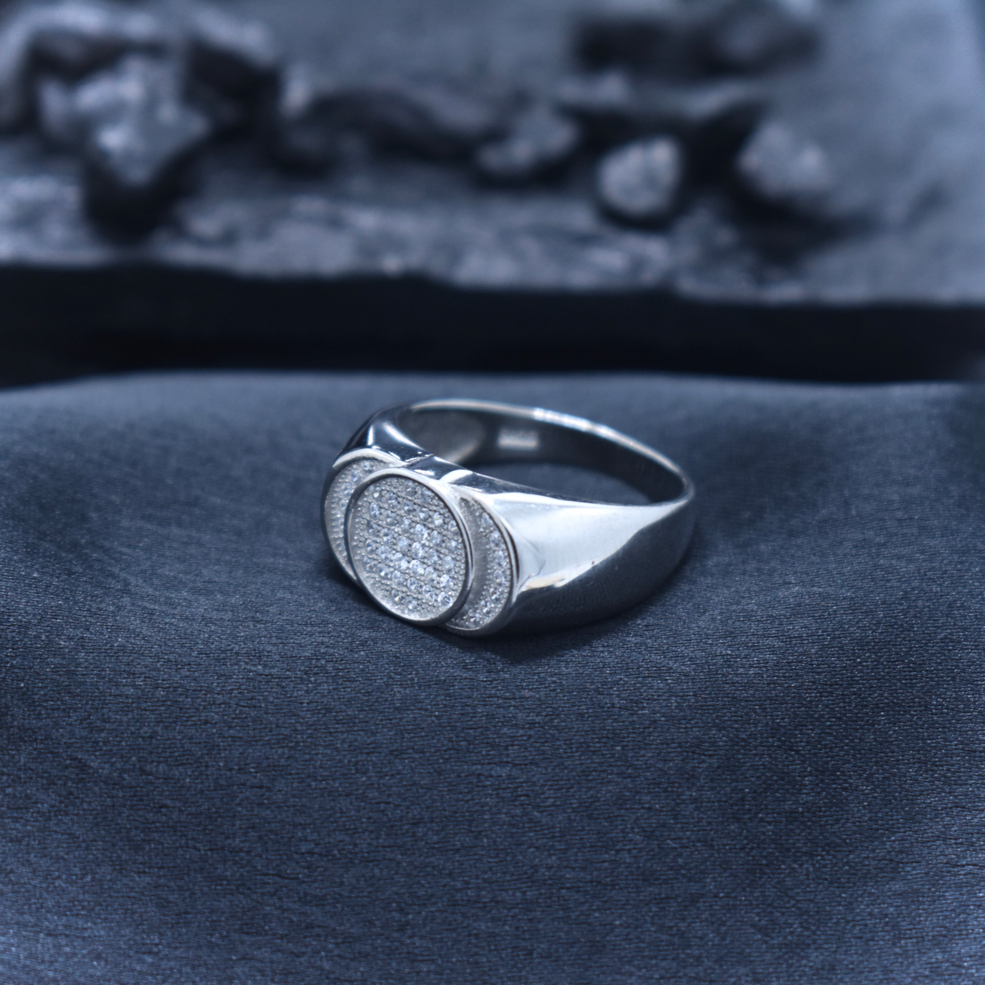 Overlapping Triple-Disc Statement Ring Band