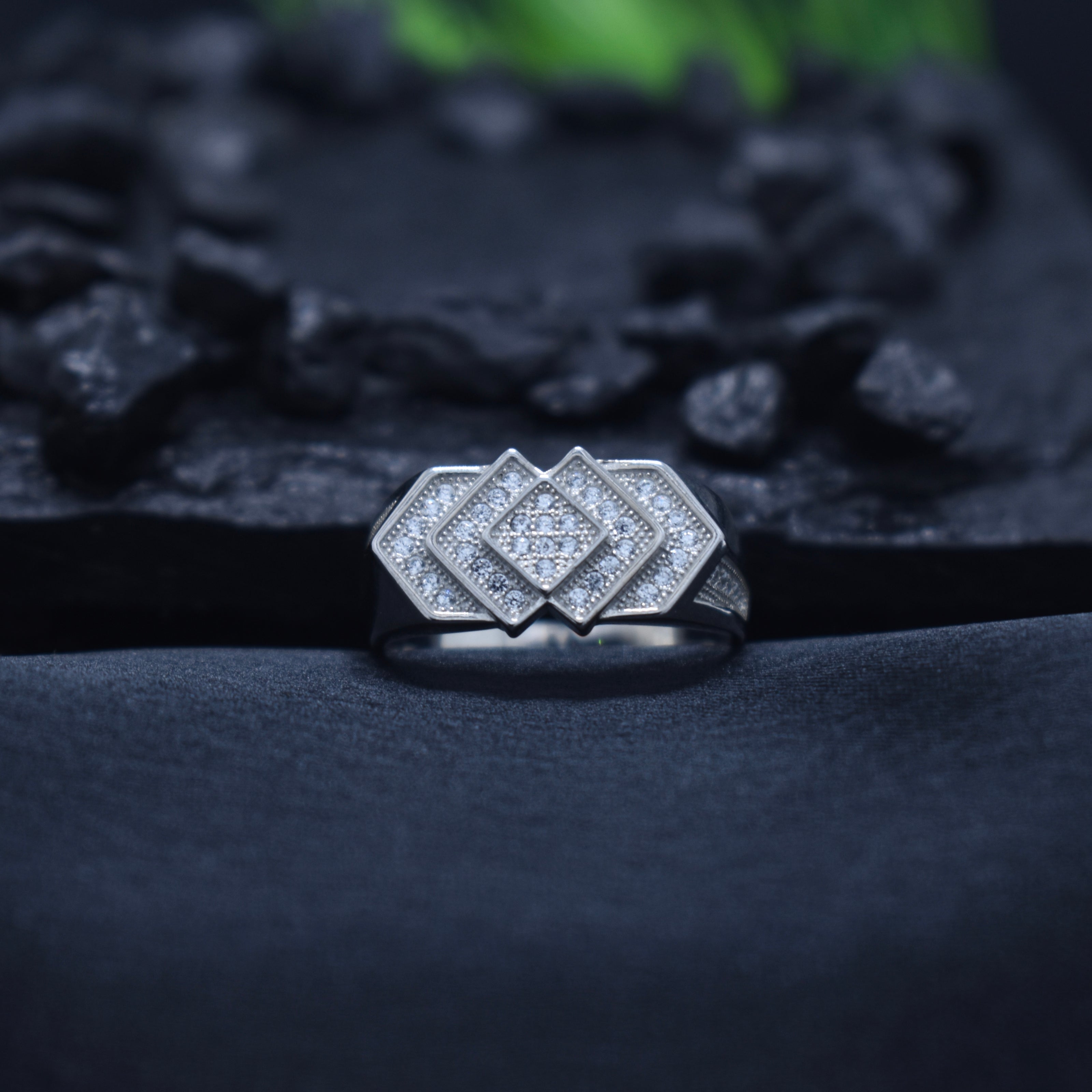 Interlocking Geometric Statement Ring Band