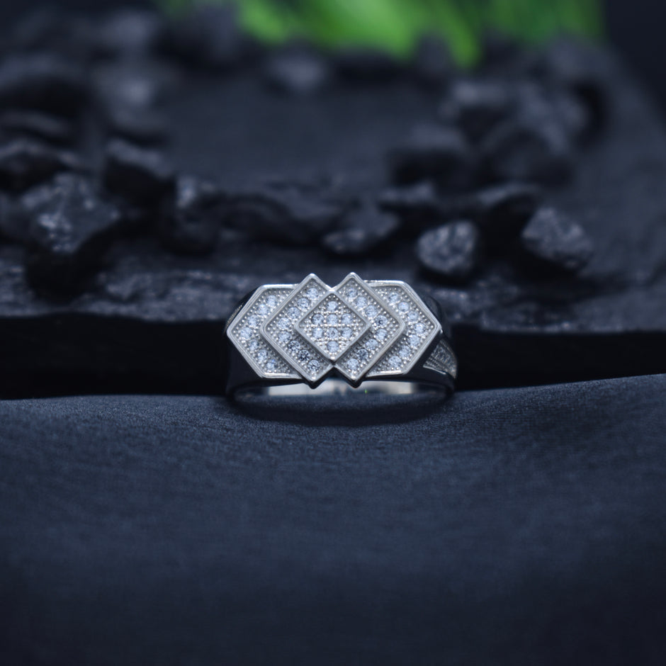 Interlocking Geometric Statement Ring Band