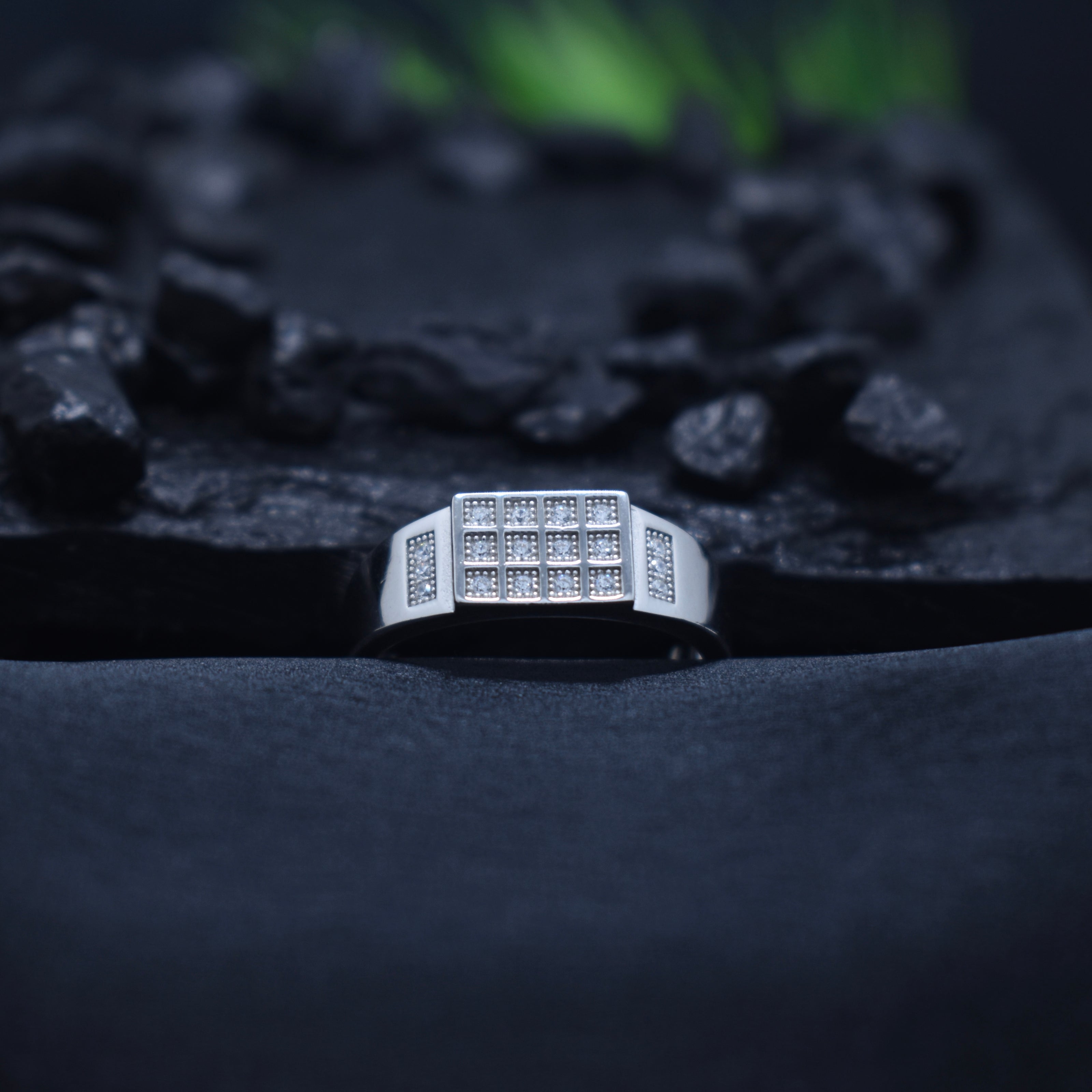 Grid-Pattern Statement Band